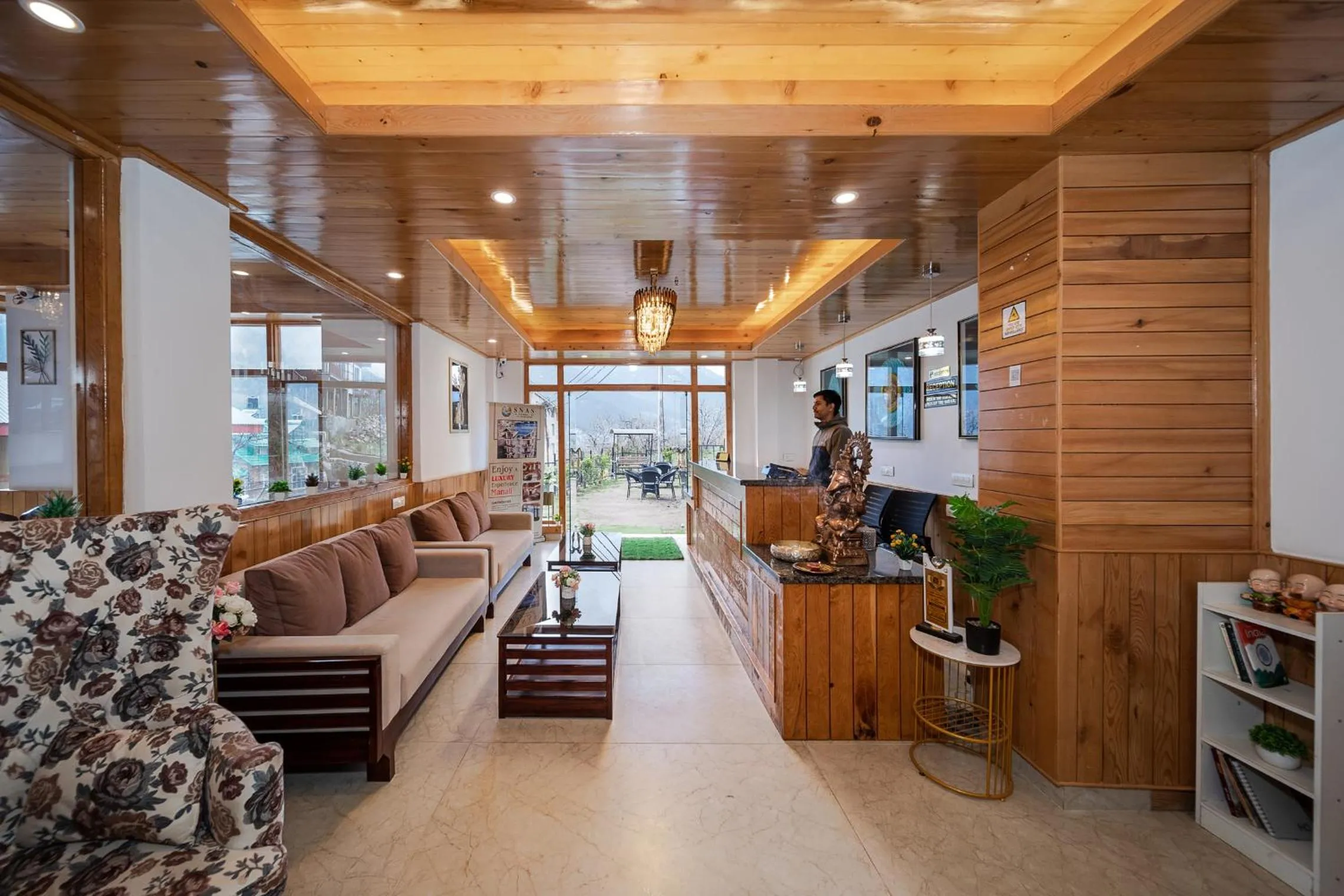 Lobby or reception in Hotel SNAS Retreat Manali