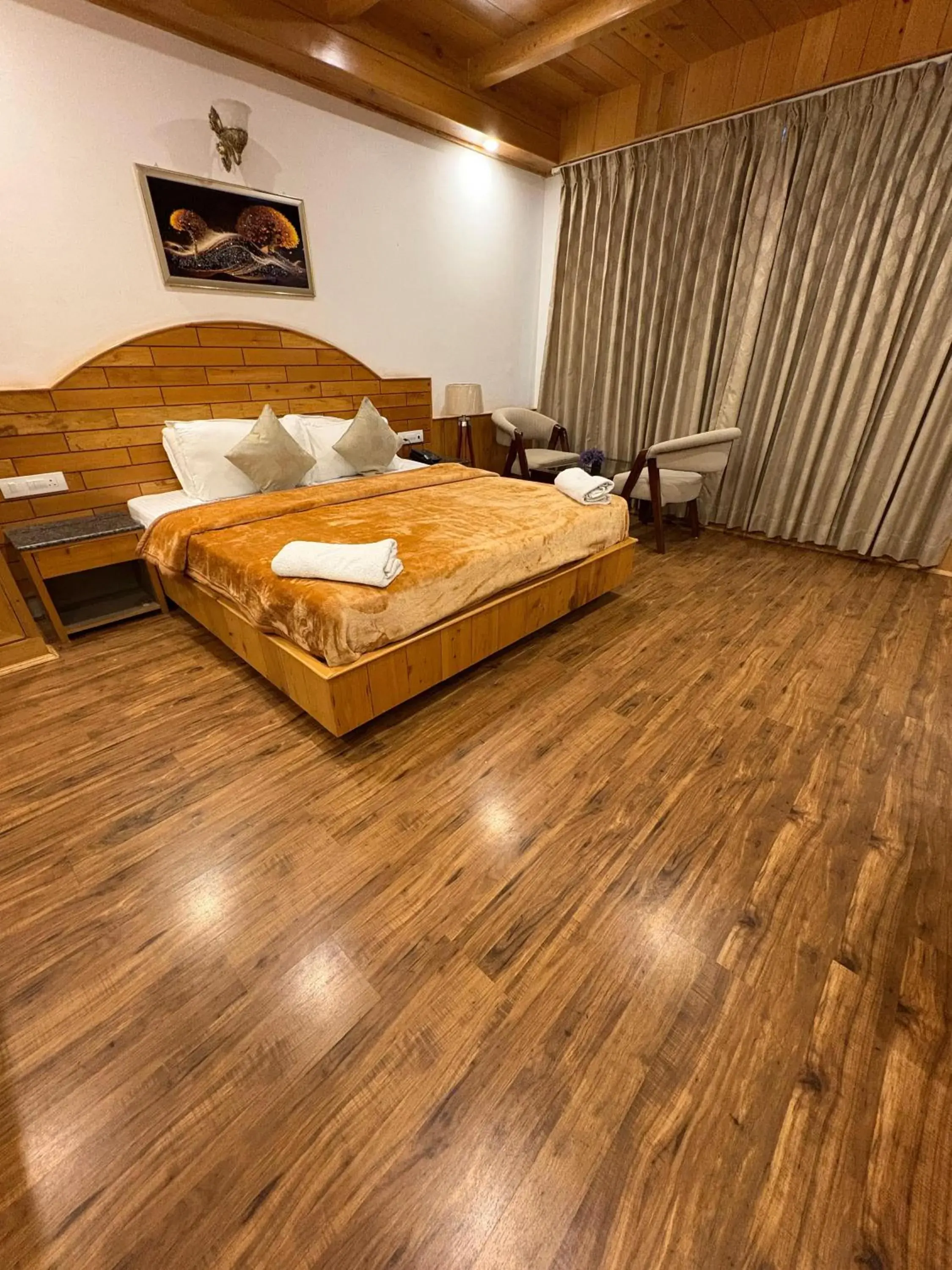 Superior King Room in Hotel SNAS Retreat Manali Superior King Room in Hotel SNAS Retreat Manali