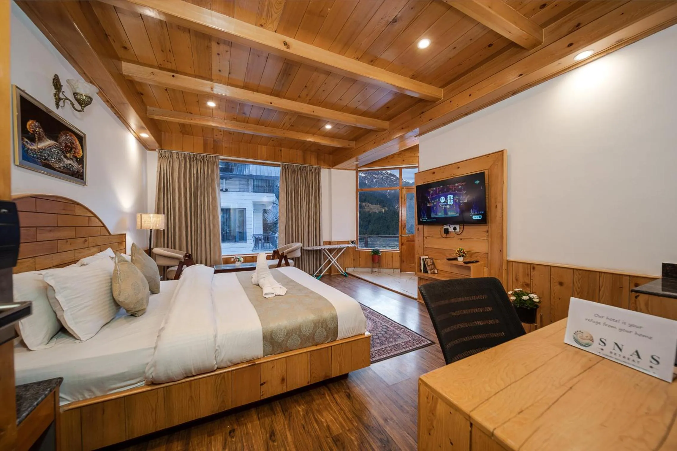 Living room, Bed in Hotel SNAS Retreat Manali