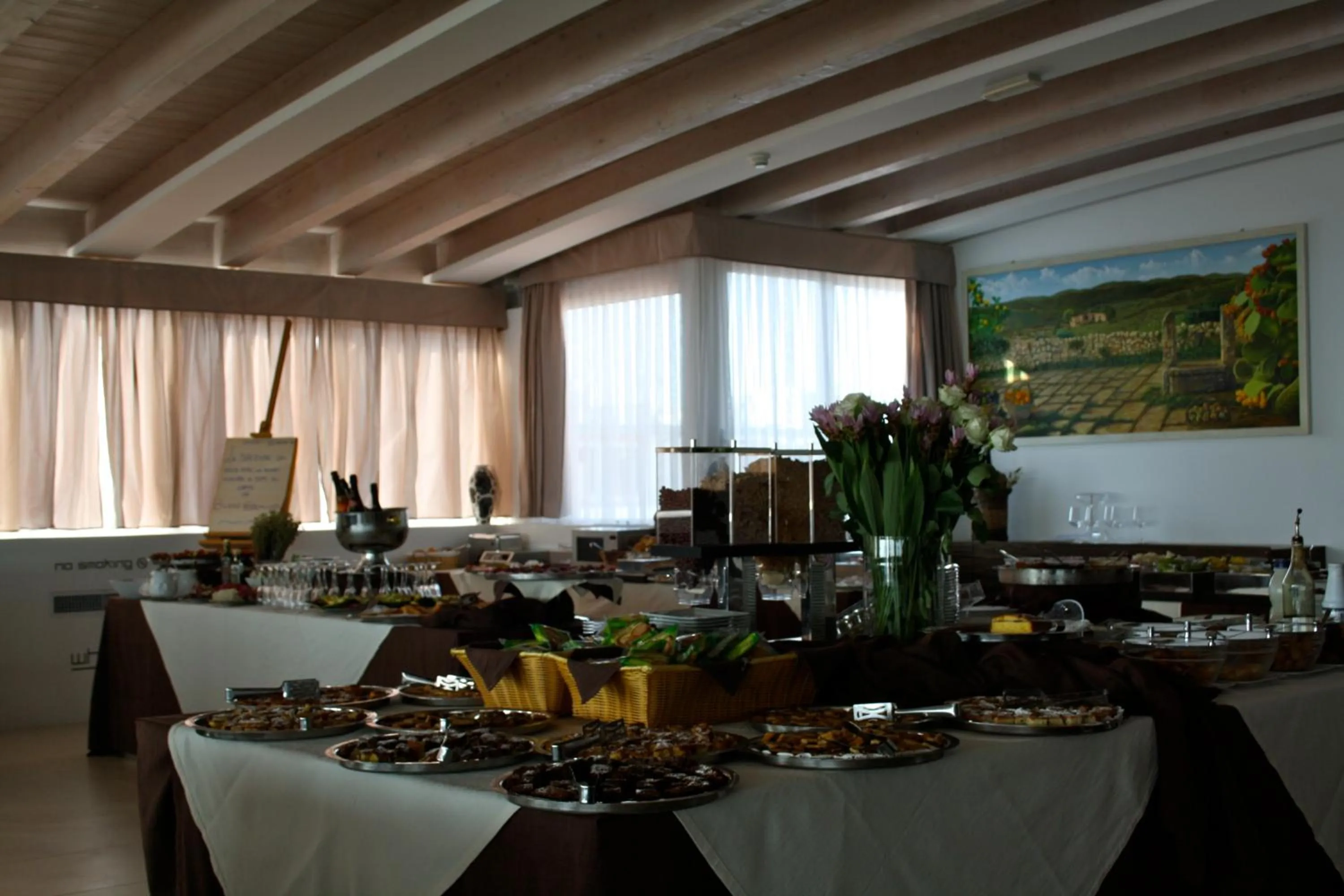 Restaurant/places to eat in White Hotel