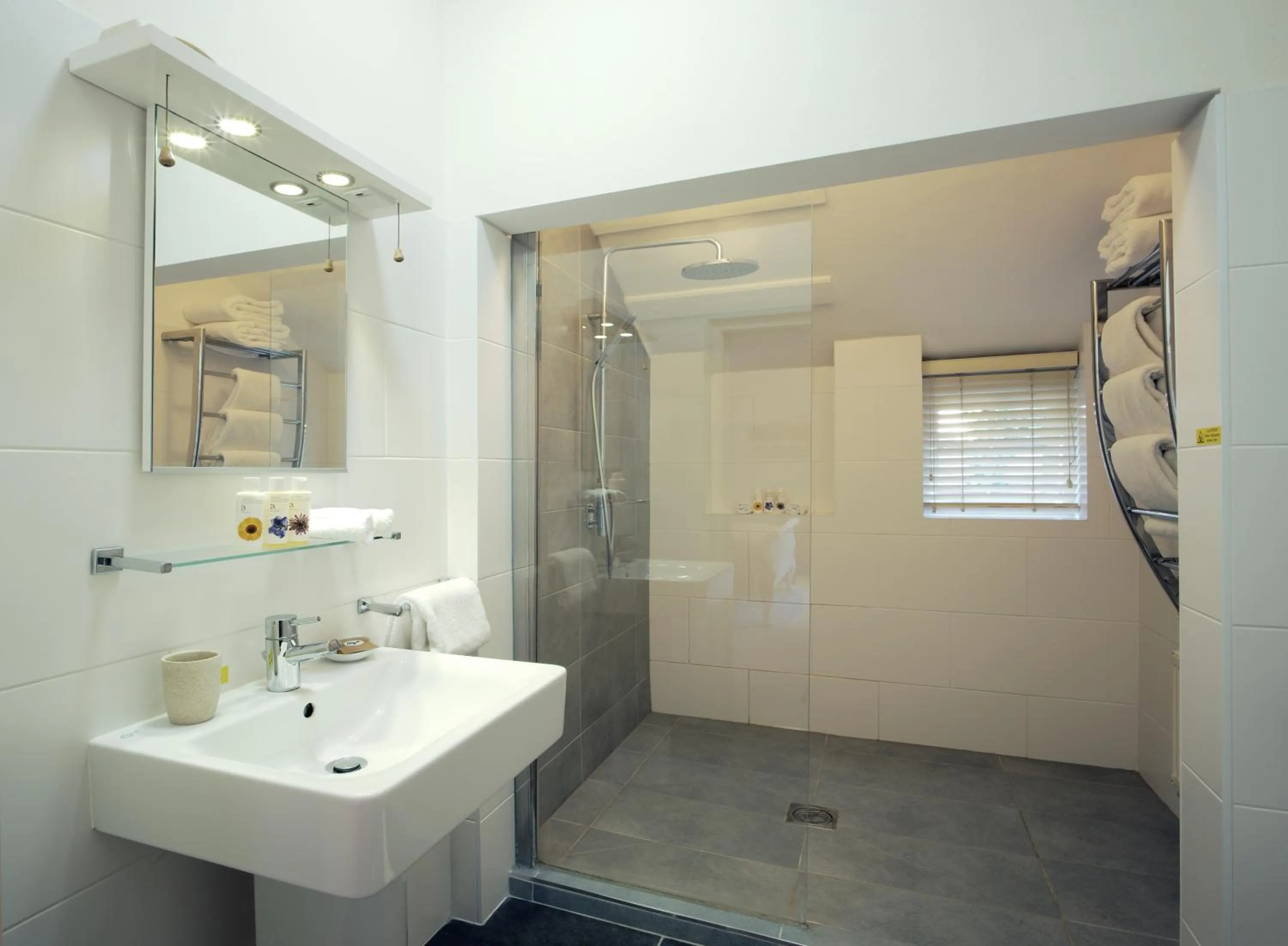 Bathroom in Daisybank Cottage Boutique Bed and Breakfast