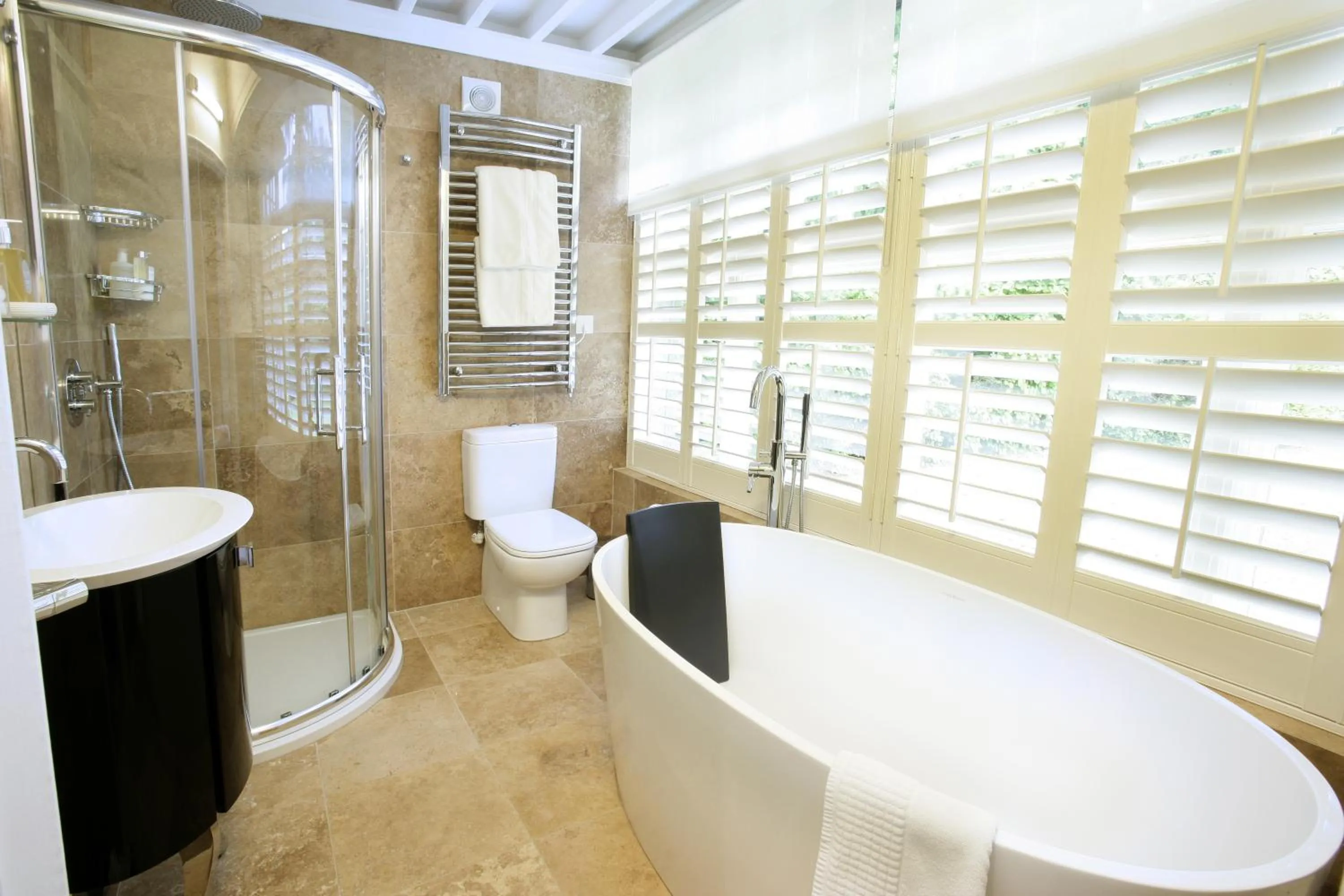 Bathroom in Daisybank Cottage Boutique Bed and Breakfast
