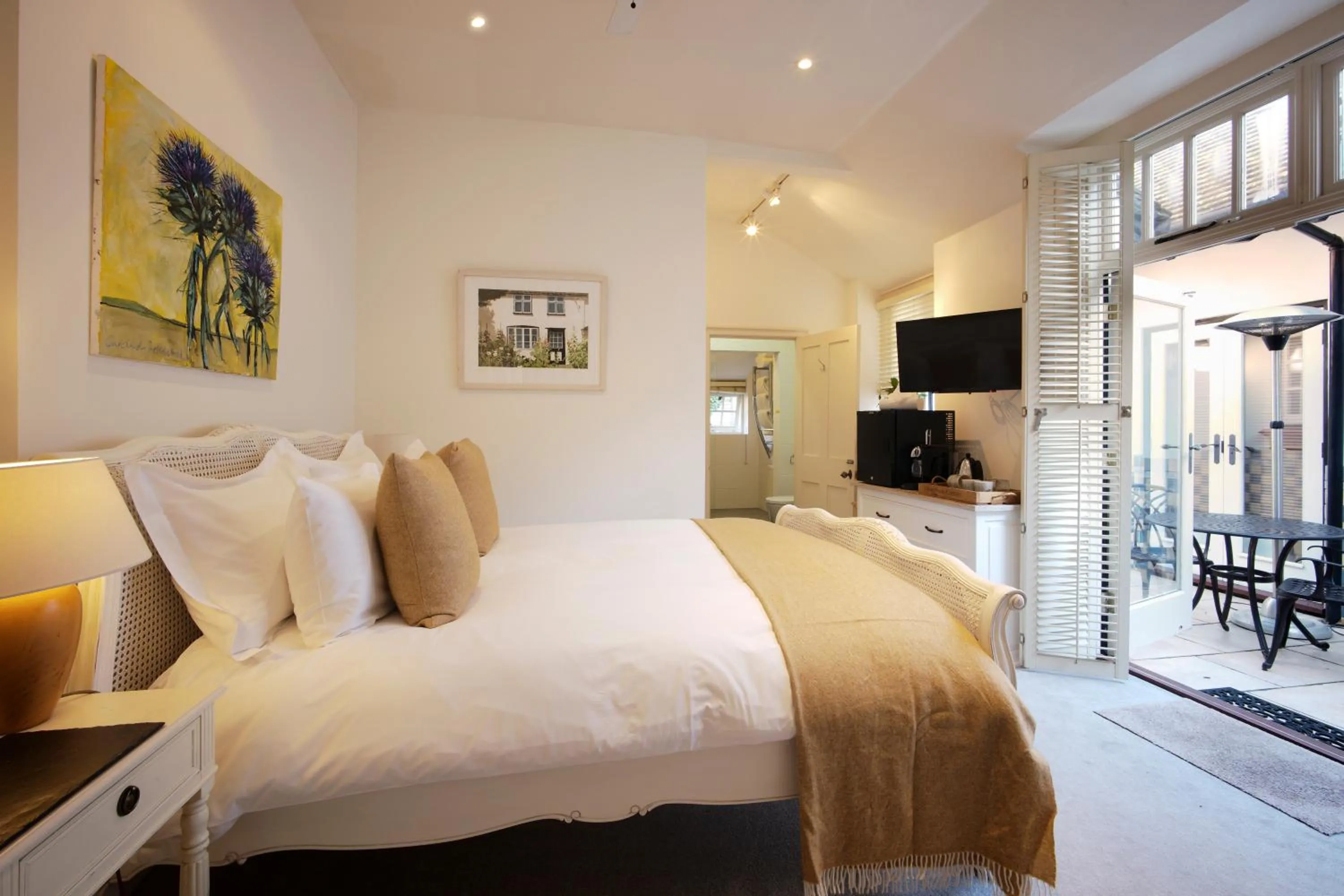 Decorative detail, Bed in Daisybank Cottage Boutique Bed and Breakfast
