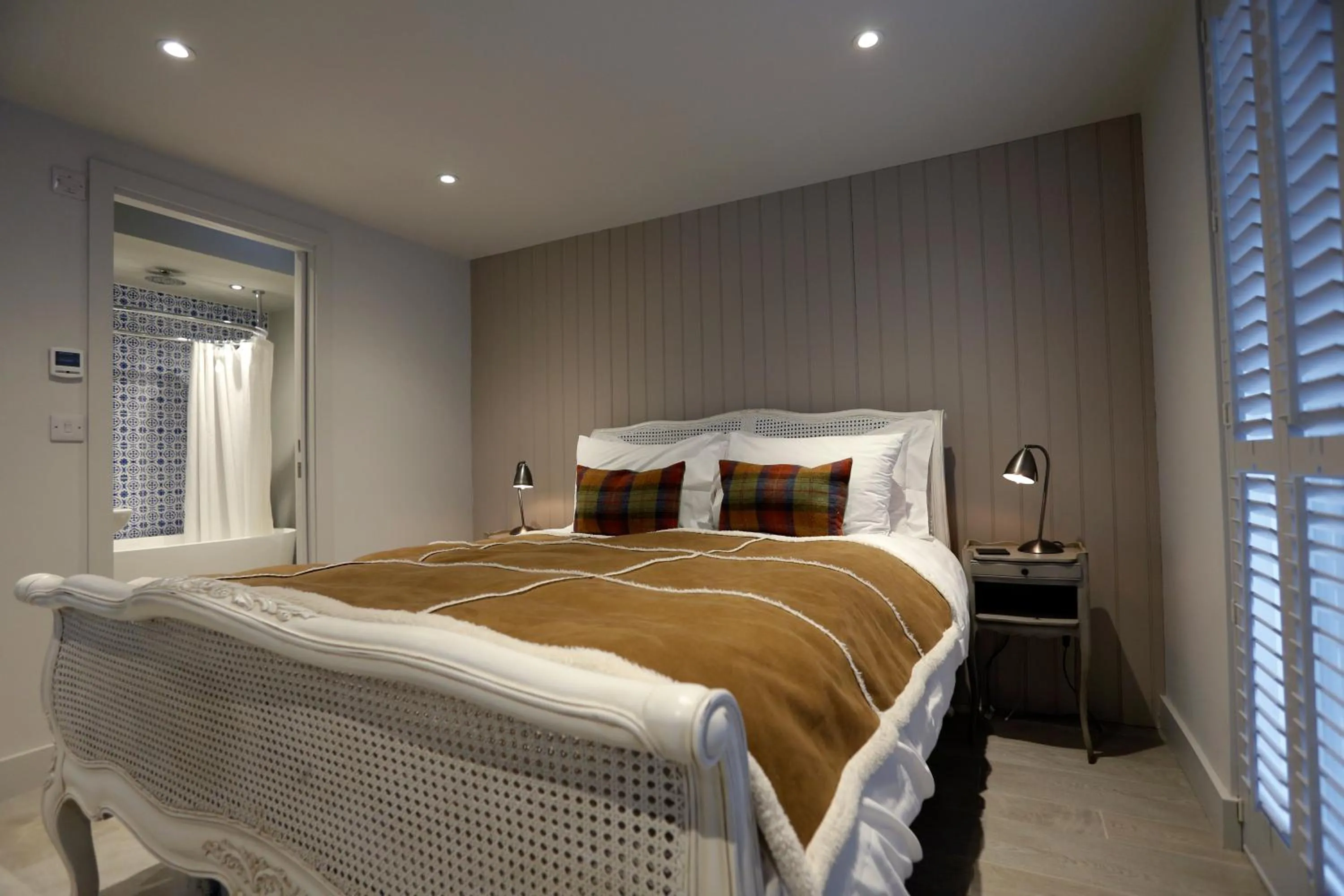 Bedroom, Bed in Daisybank Cottage Boutique Bed and Breakfast