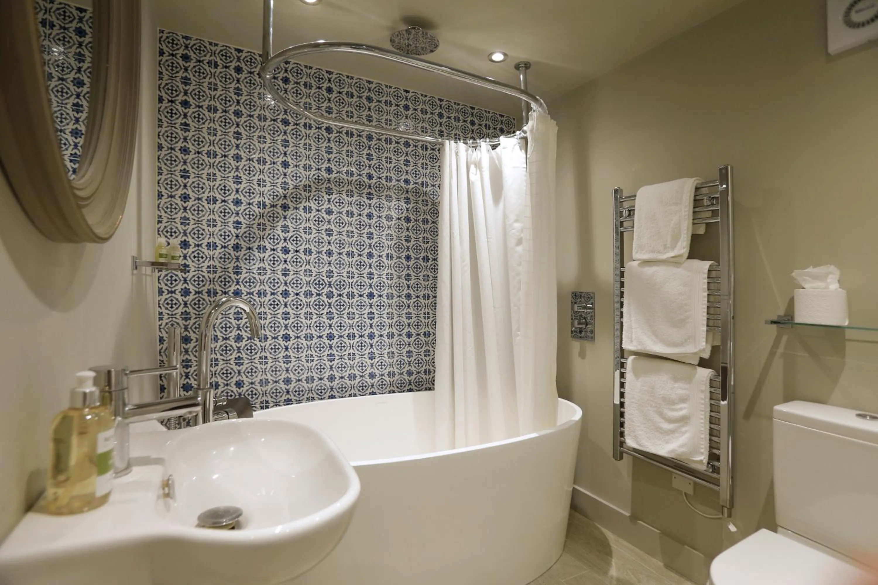 Bathroom in Daisybank Cottage Boutique Bed and Breakfast