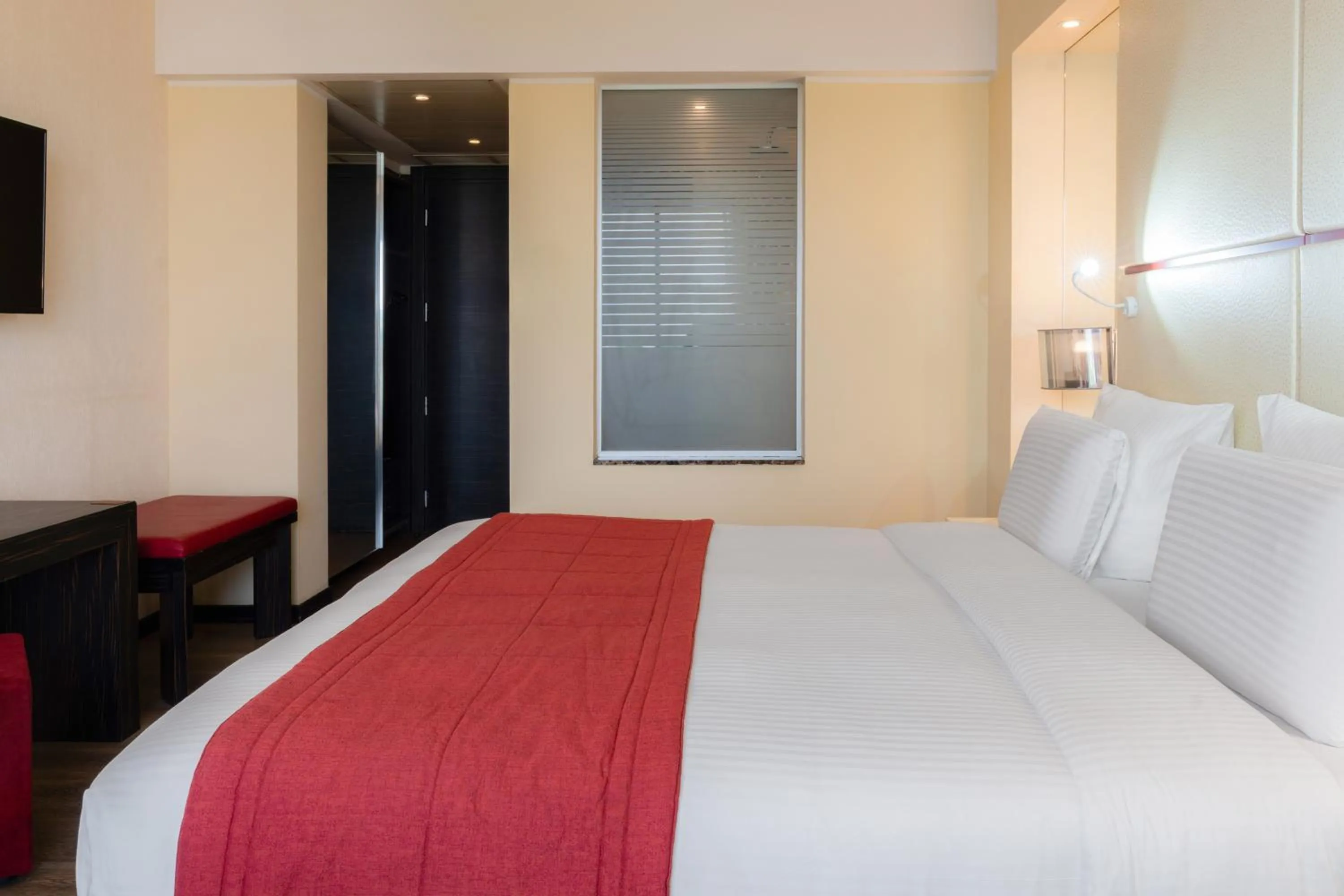 Bedroom, Bed in Pullman Kinshasa Grand Hotel