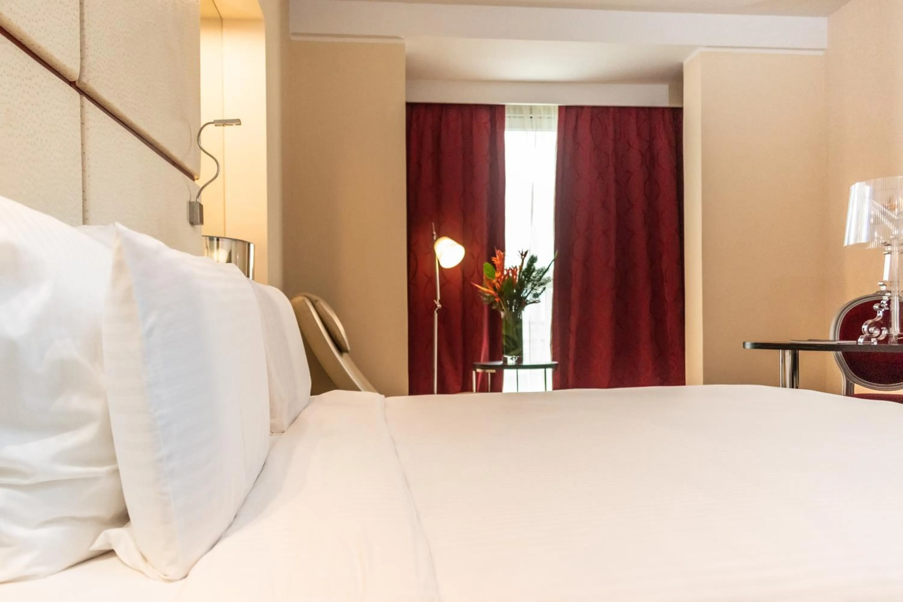 Bedroom, Bed in Pullman Kinshasa Grand Hotel