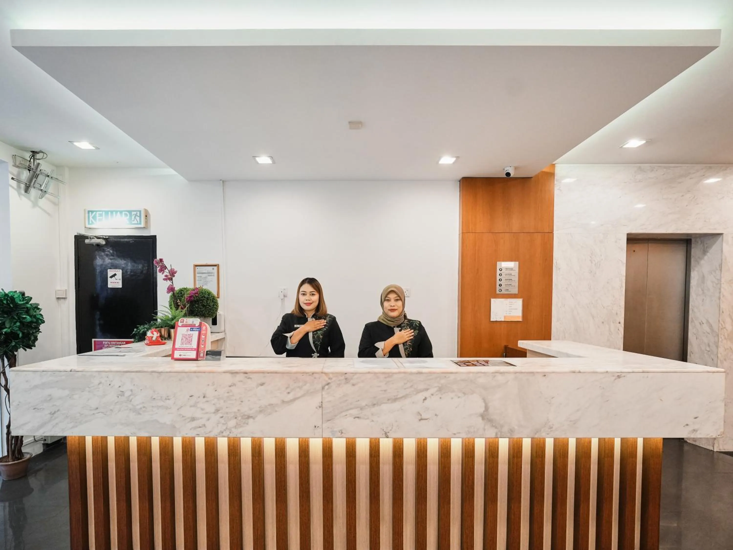 Lobby or reception in Eco Roomy Hotel