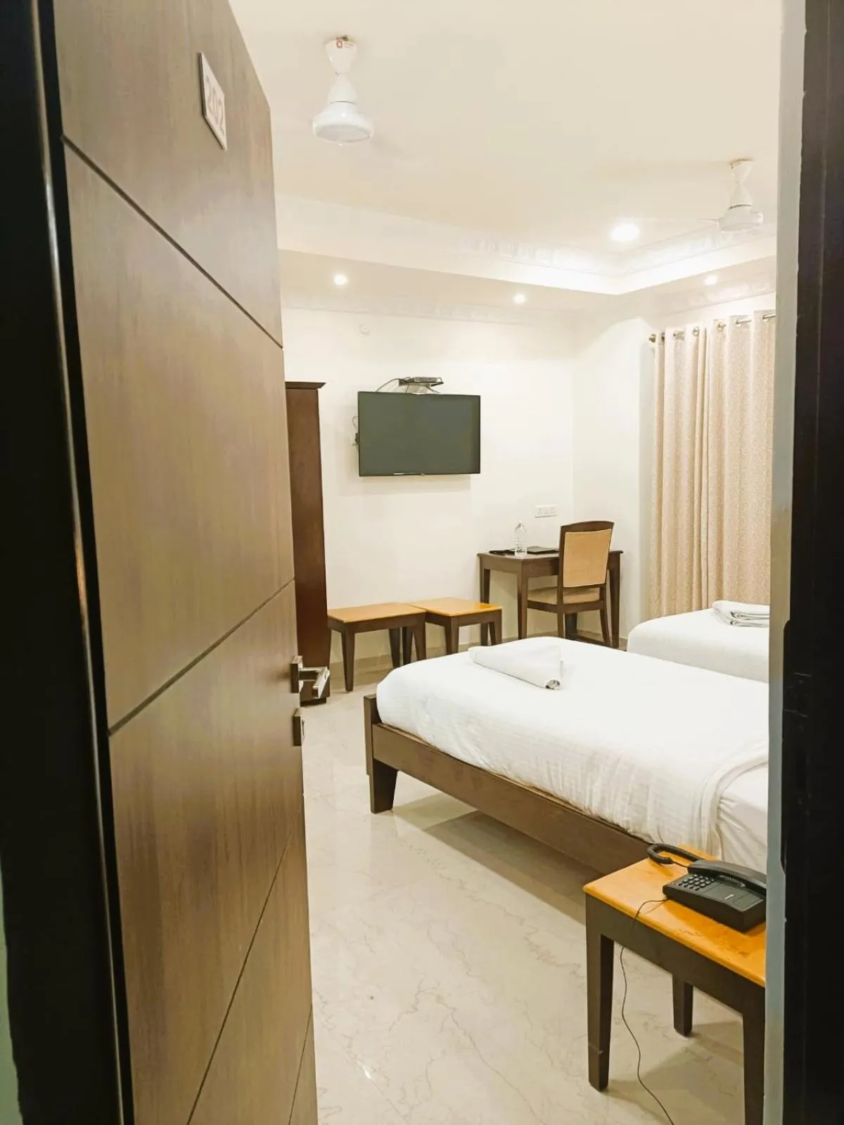 Superior Twin Room - single occupancy in Hotel Jheel Mahal near City Palace