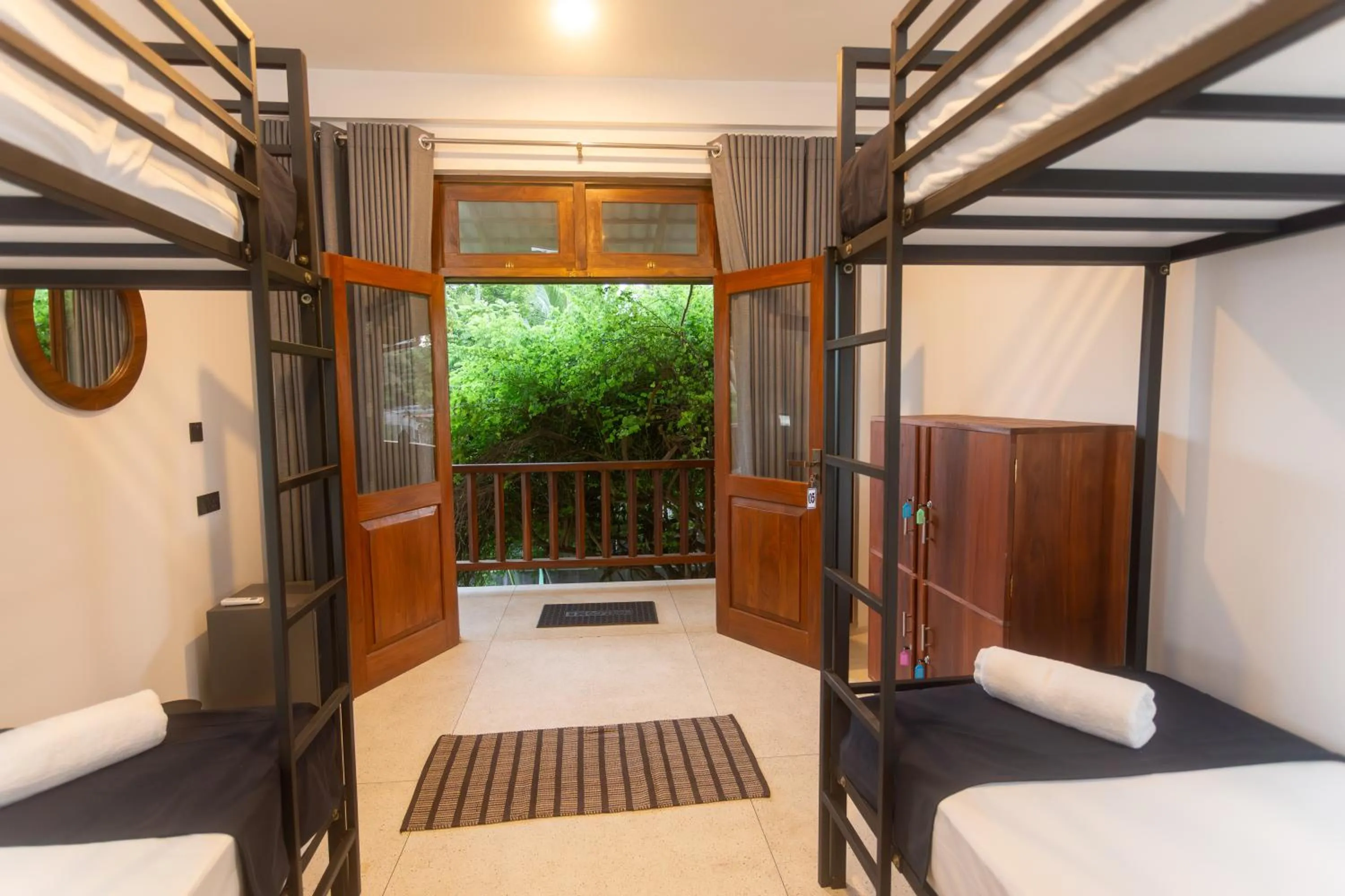 Female Dormitory Room in Mich's Surf Villa & Hostel