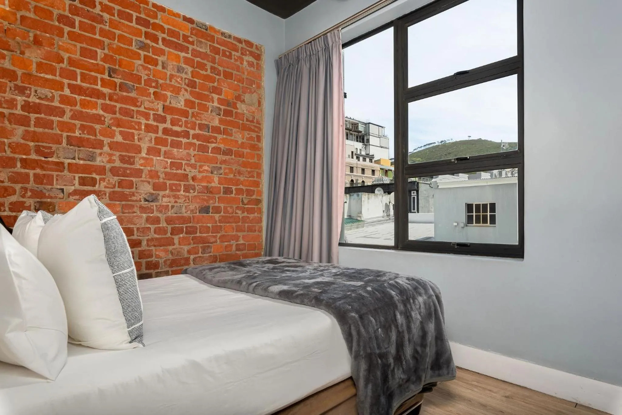 Bed in 53 on Castle
