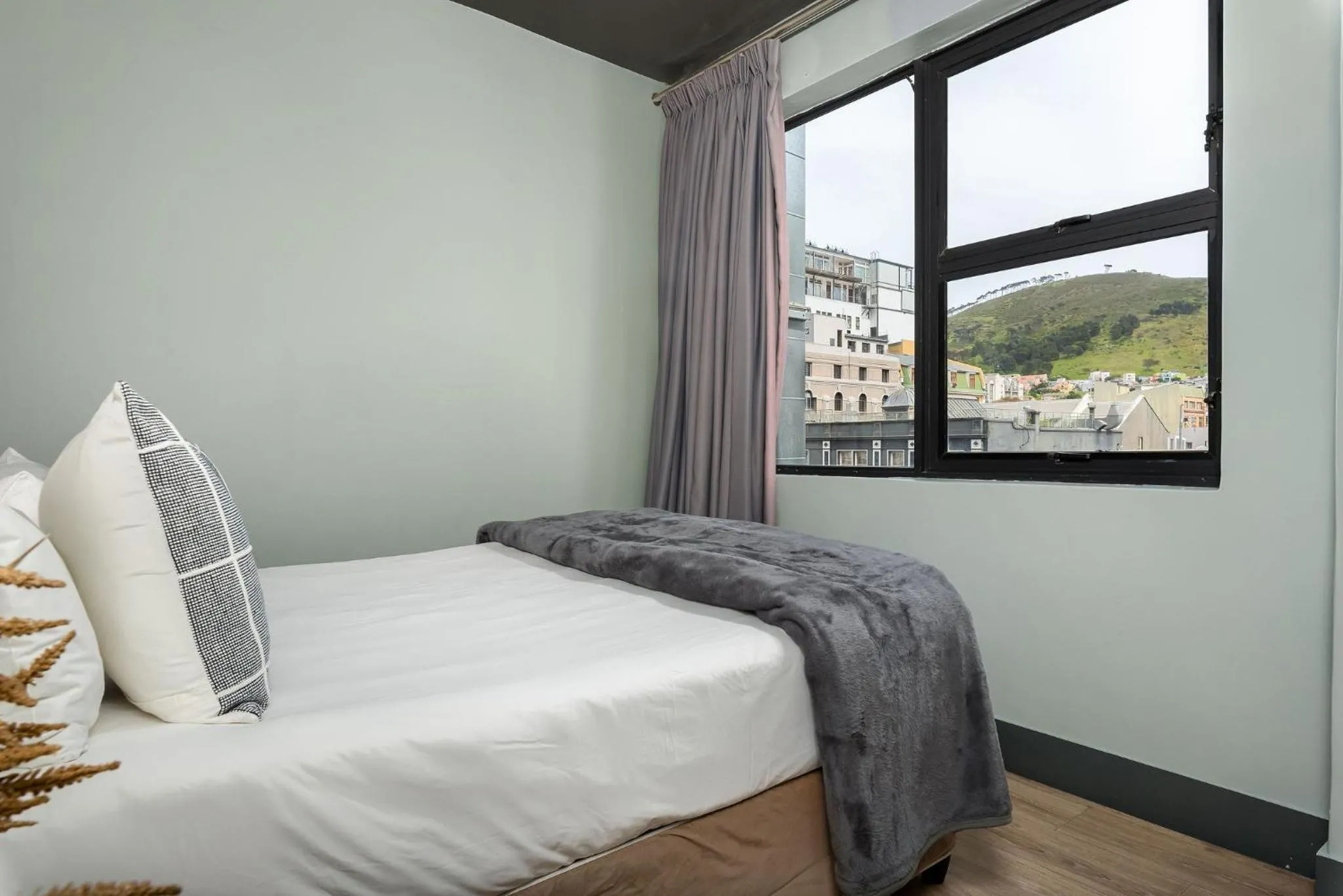 Bed in 53 on Castle