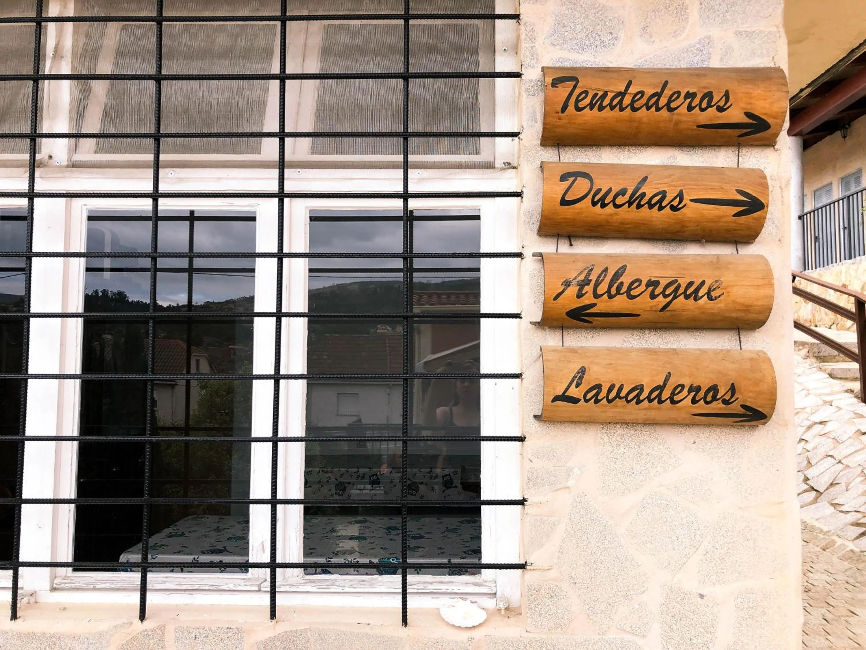 Logo/Certificate/Sign in O Refuxio de la Jerezana