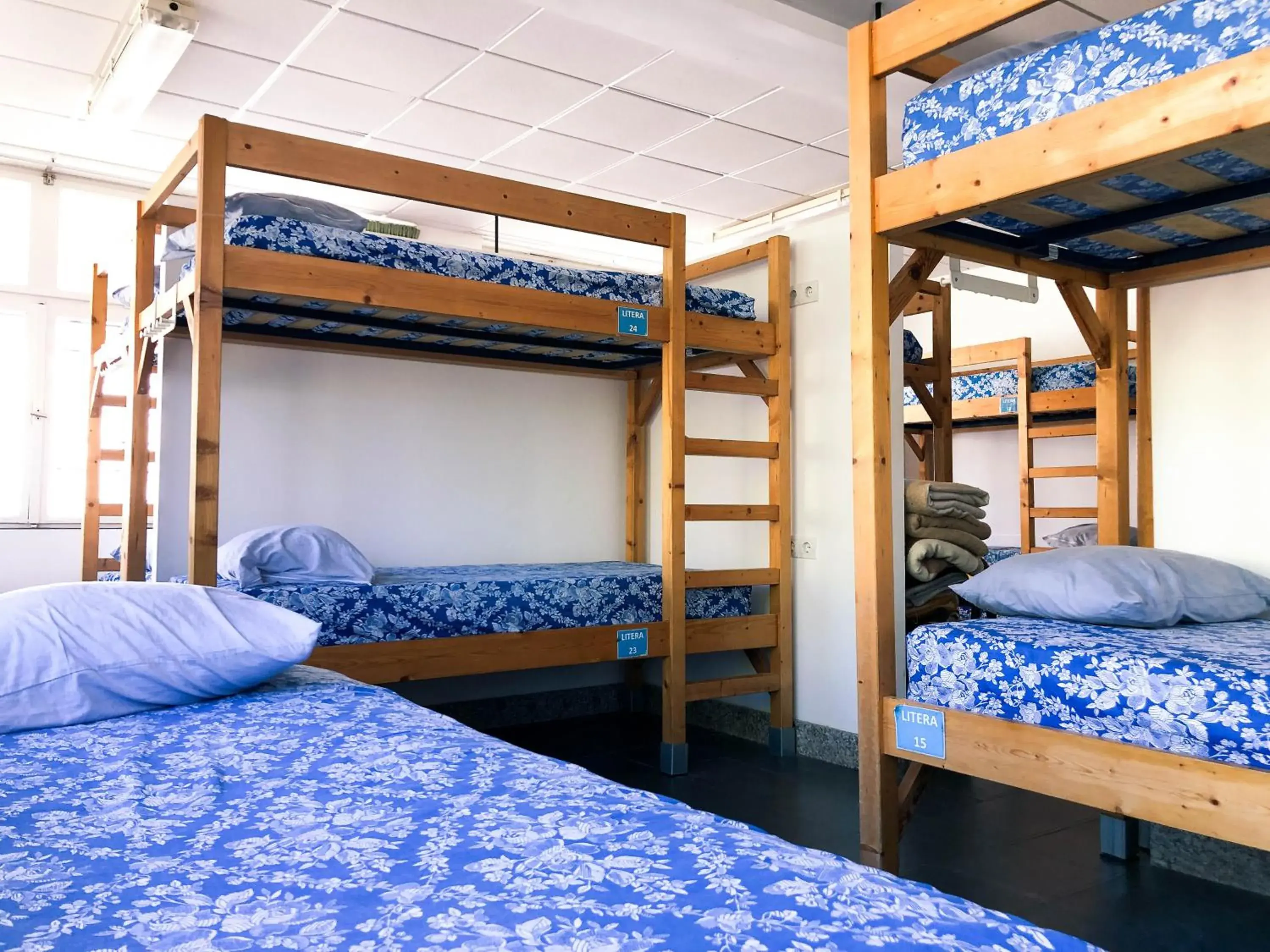 Bunk Bed in Mixed Dormitory Room in O Refuxio de la Jerezana Bunk Bed in Mixed Dormitory Room in O Refuxio de la Jerezana