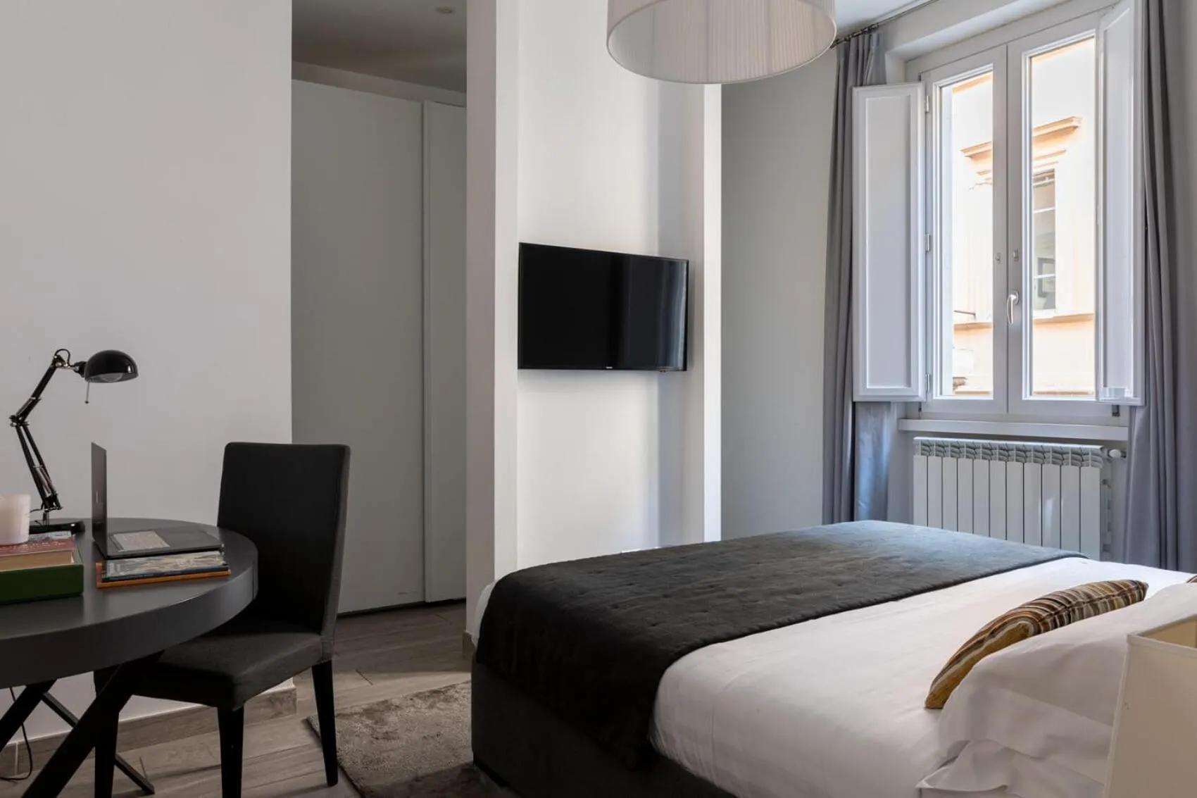Bedroom, Bed in Now Apartments, ApartHotel in the heart of Rome