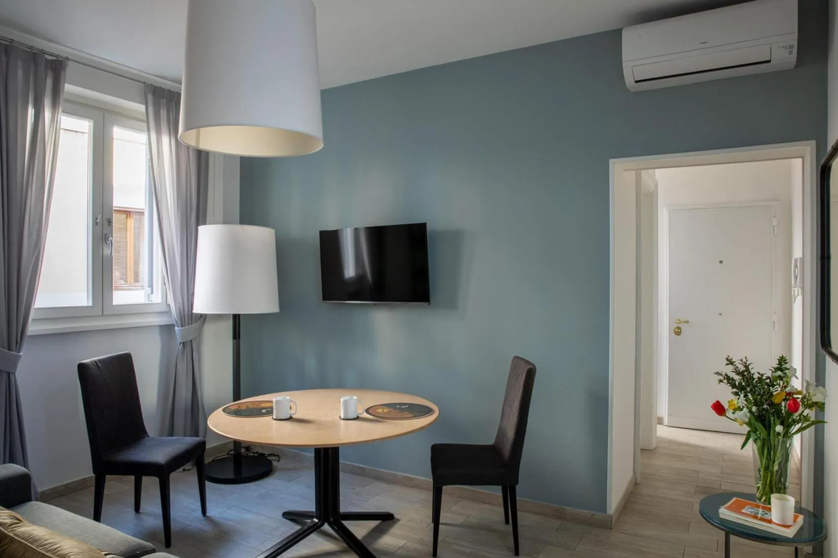 Lounge or bar in Now Apartments, ApartHotel in the heart of Rome