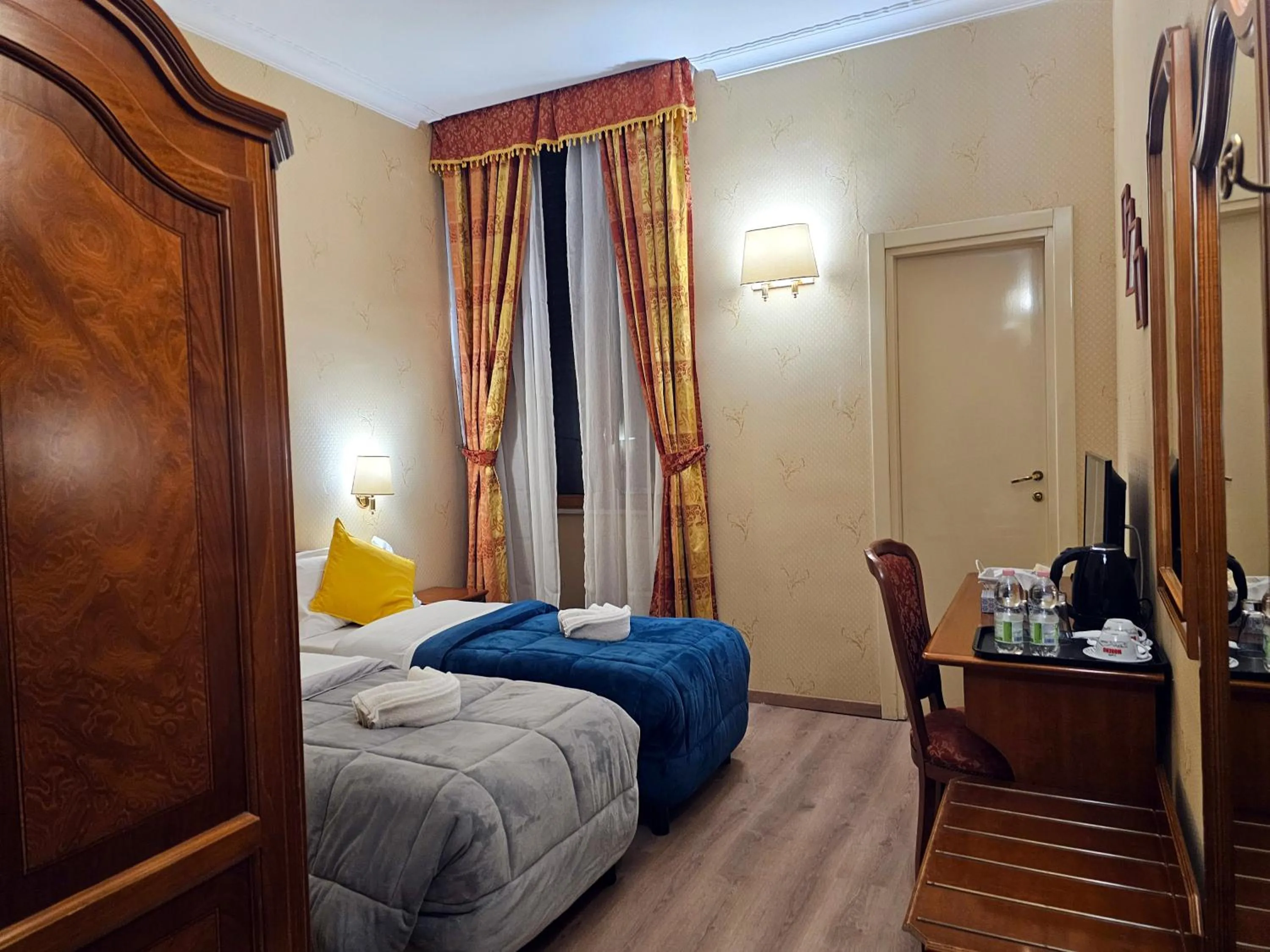 Bedroom, Bed in Hotel Amadeus