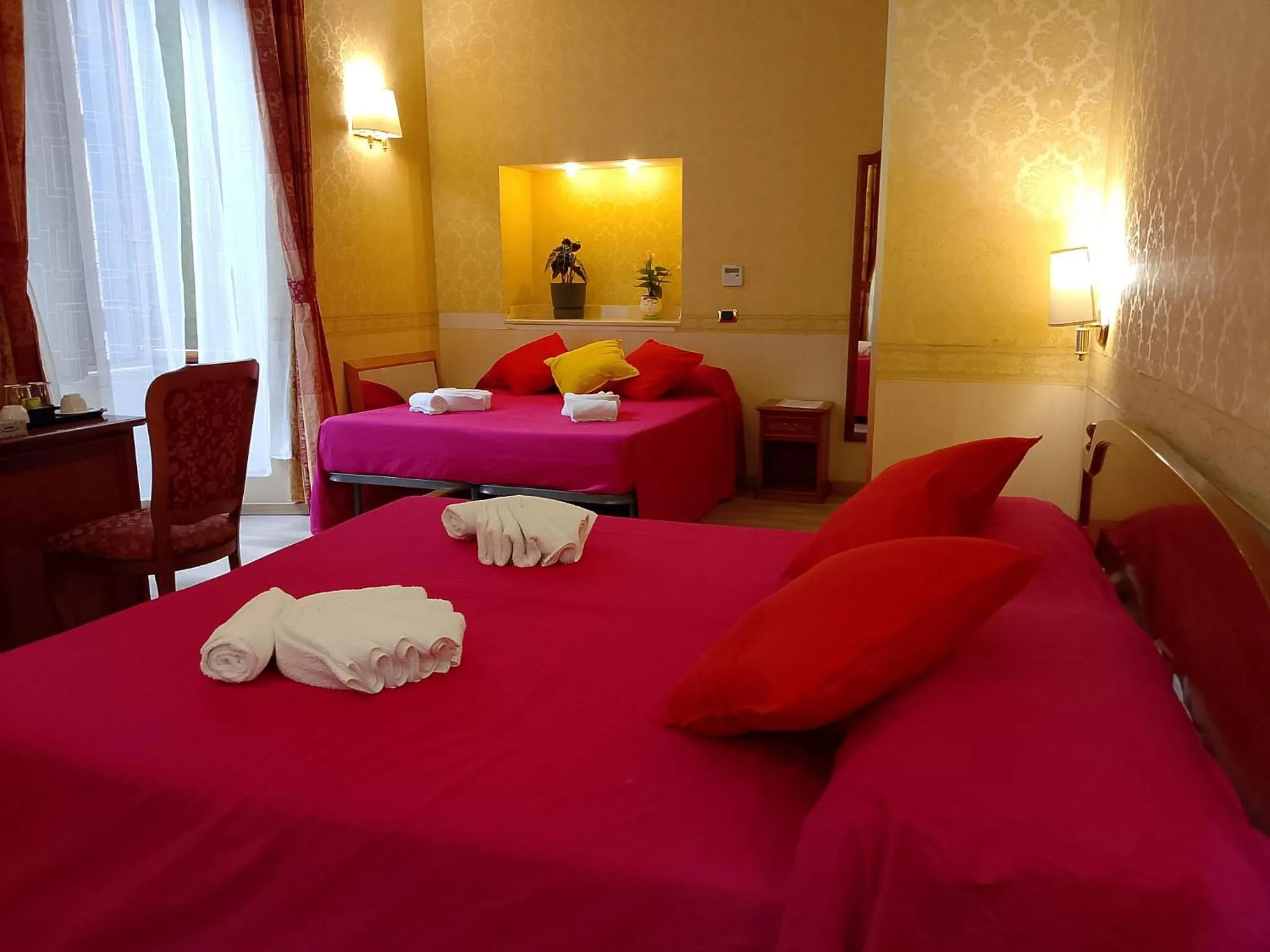 Bedroom, Bed in Hotel Amadeus