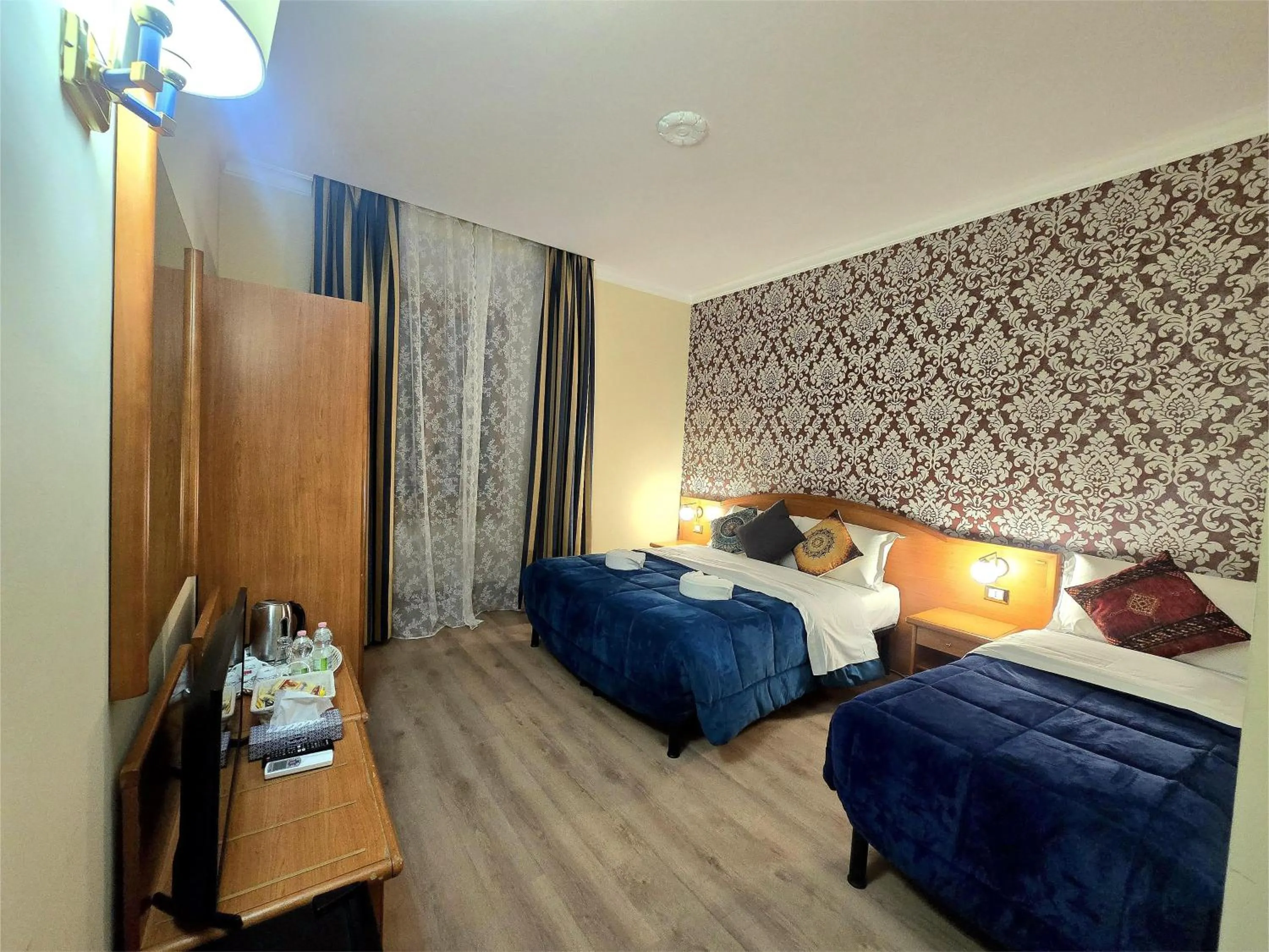 Bedroom, Bed in Hotel Amadeus