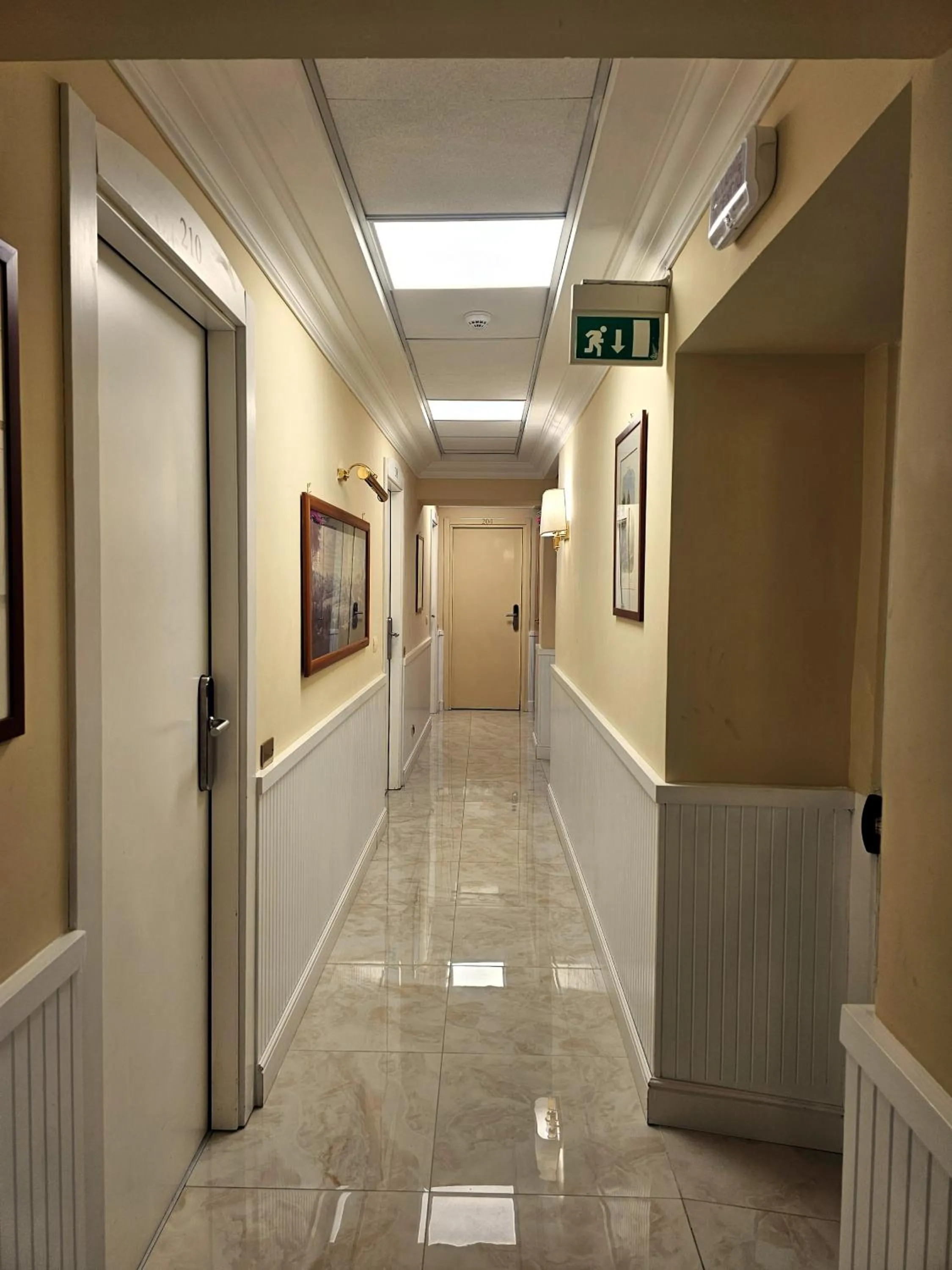 Facade/entrance in Hotel Amadeus