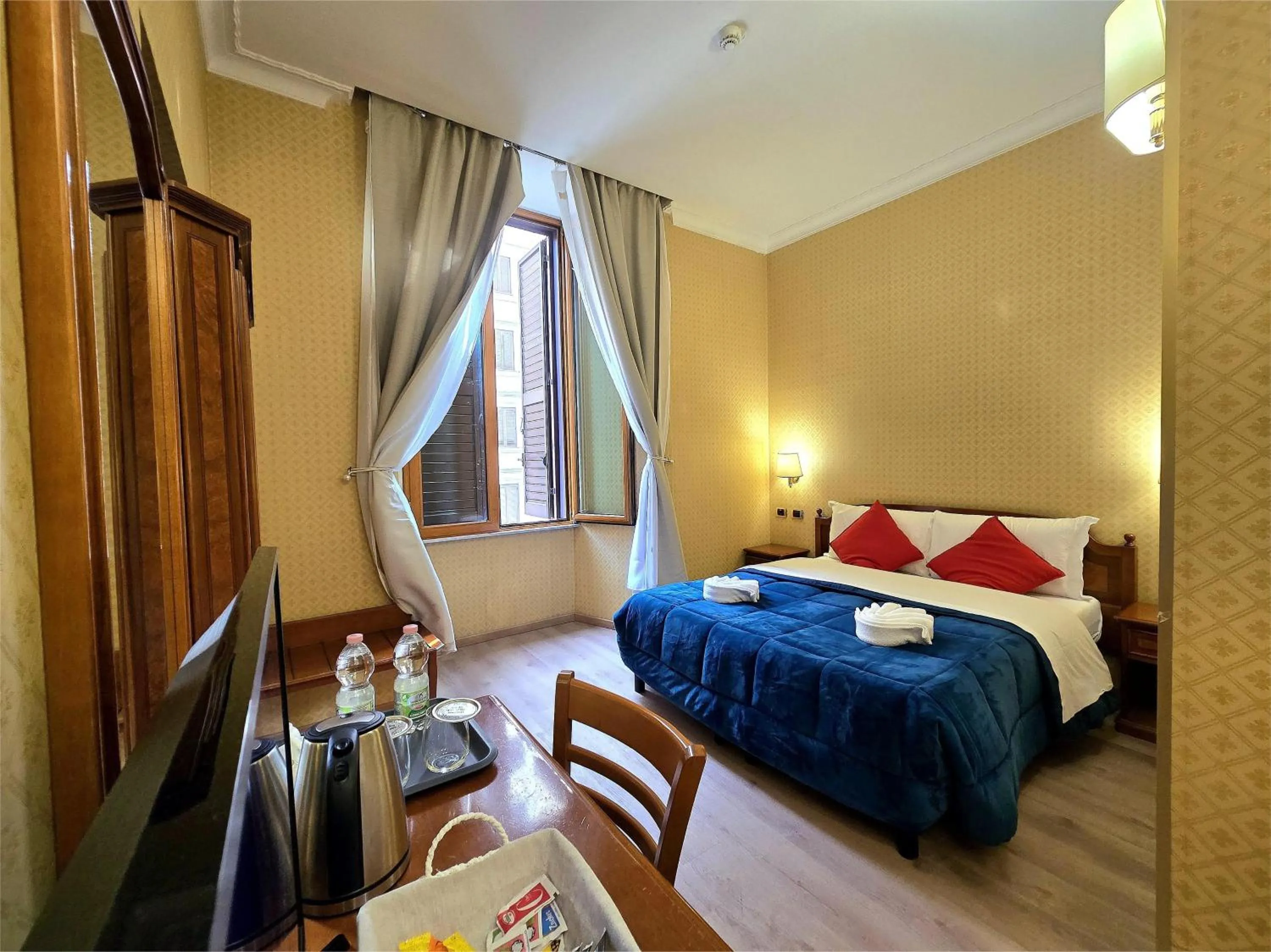 Bedroom, Bed in Hotel Amadeus