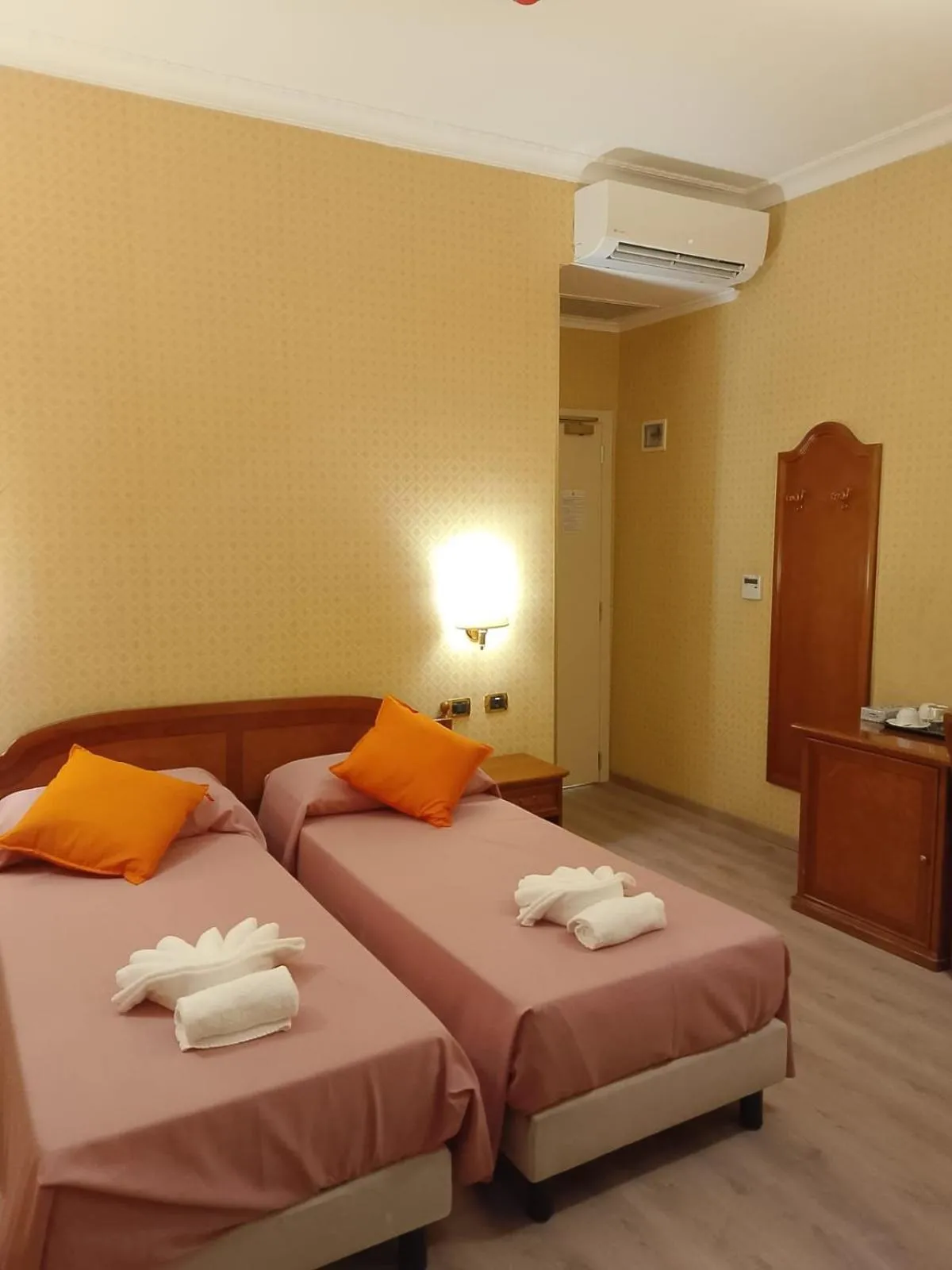 Bed in Hotel Amadeus