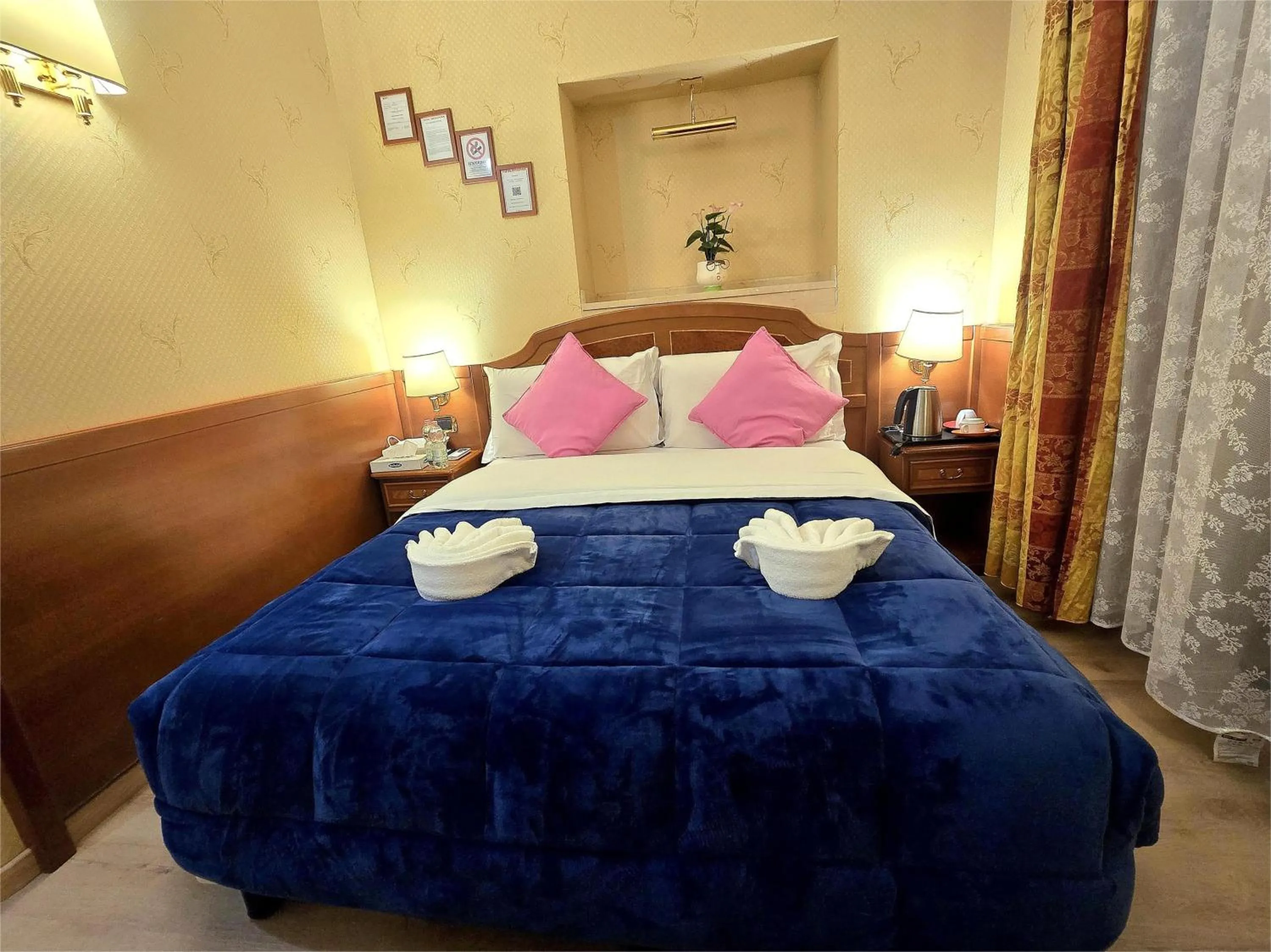 Bed in Hotel Amadeus