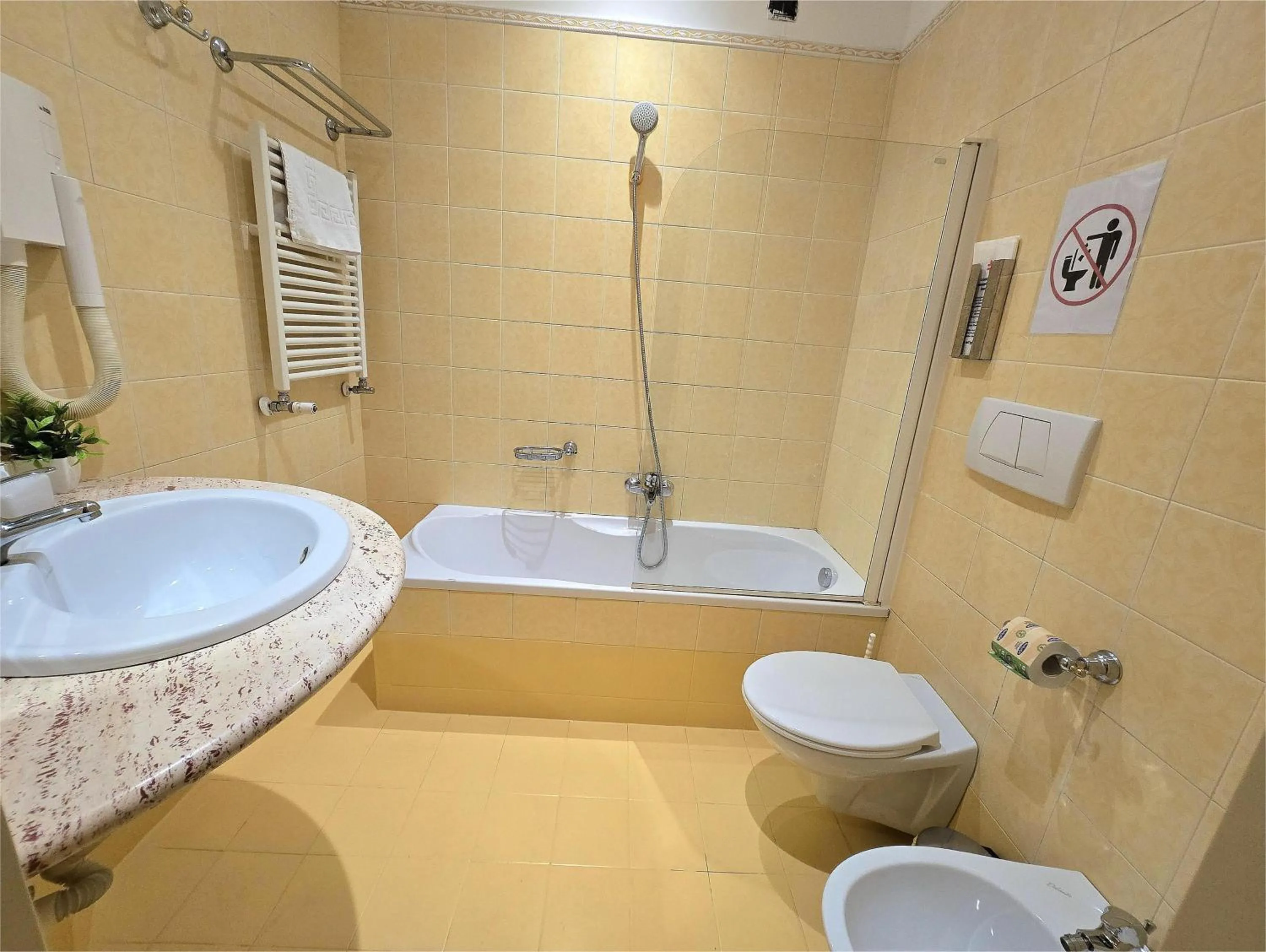 Bathroom in Hotel Amadeus