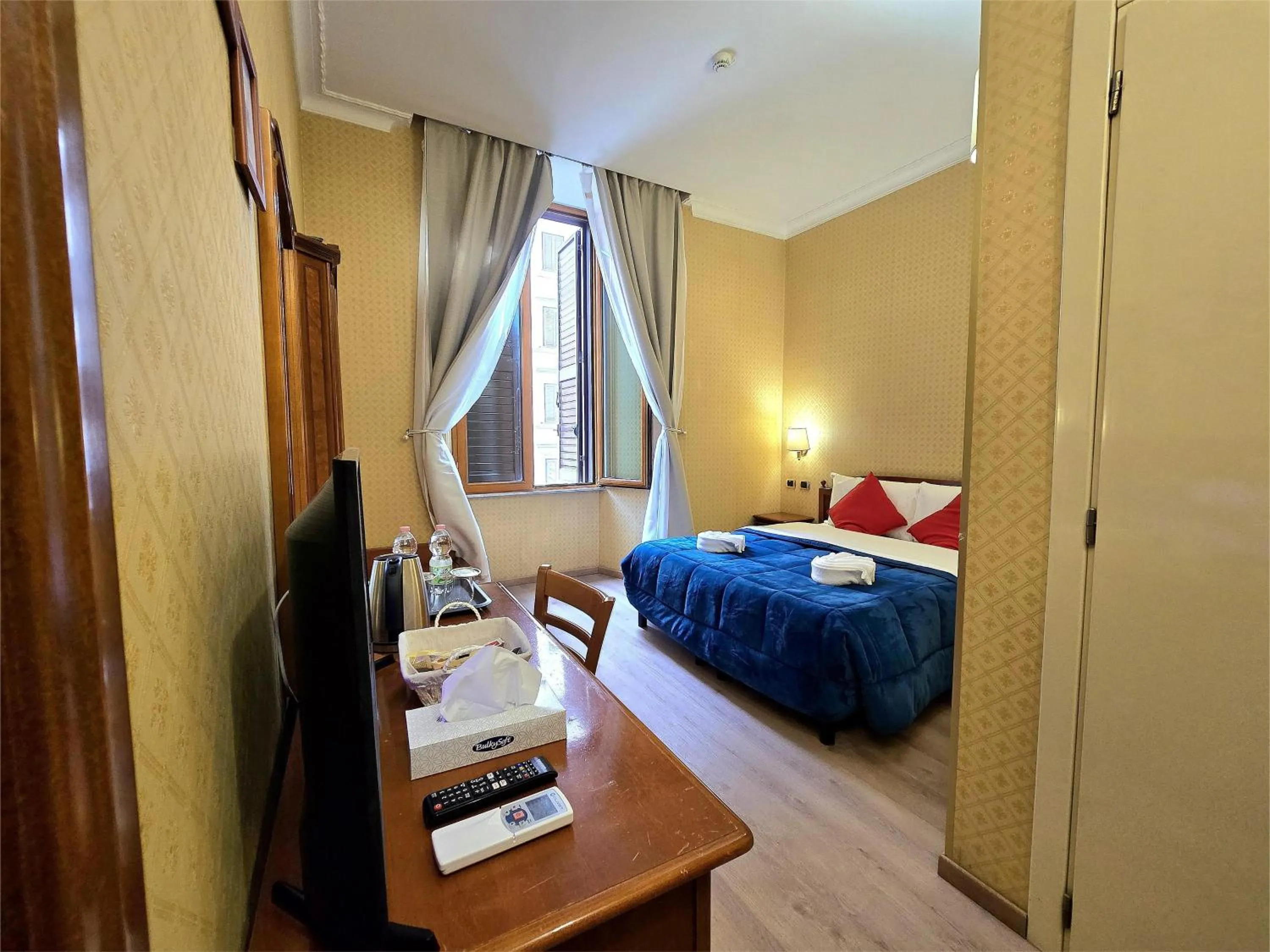 Bedroom, Bed in Hotel Amadeus
