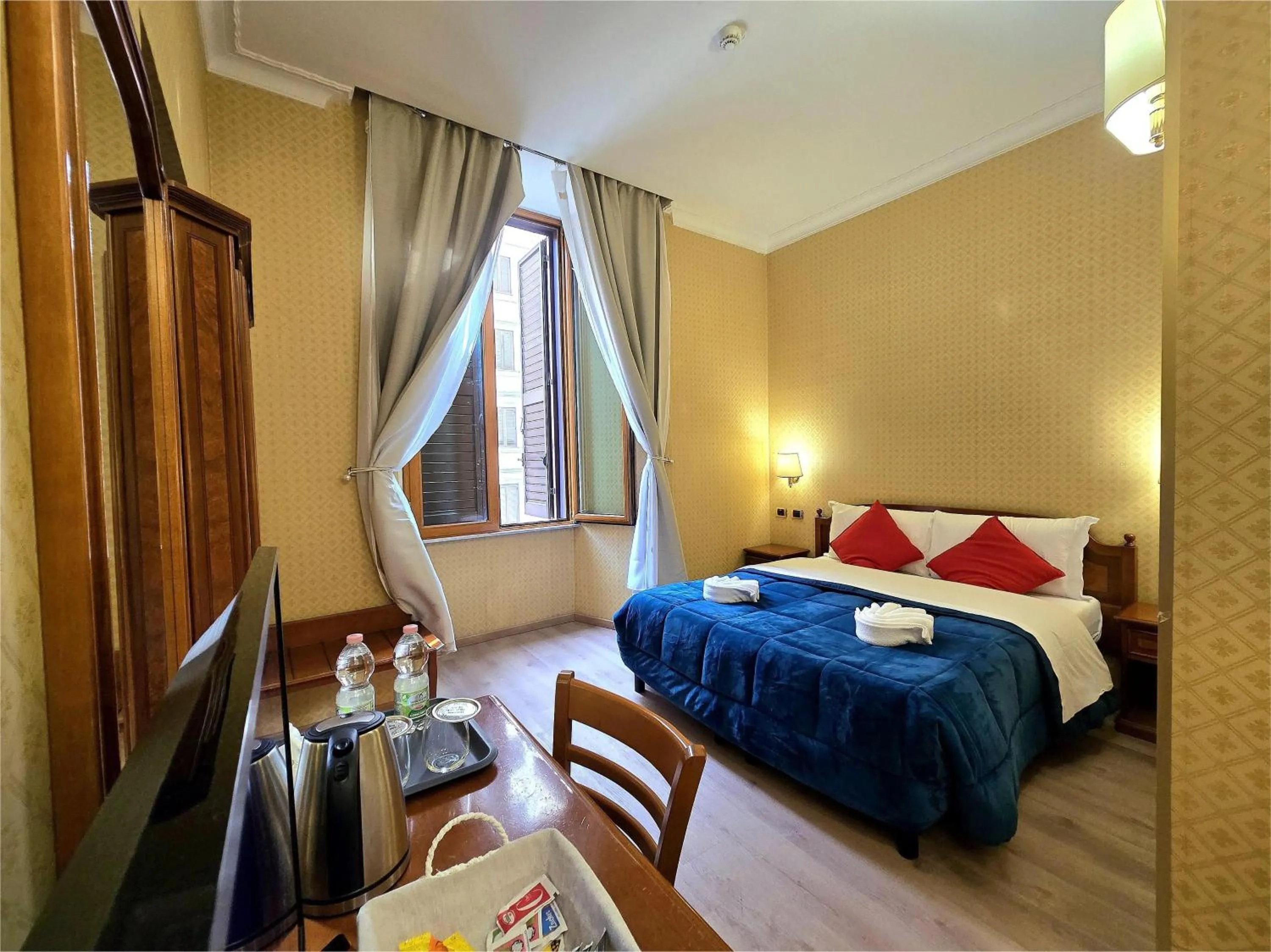 Bedroom, Bed in Hotel Amadeus