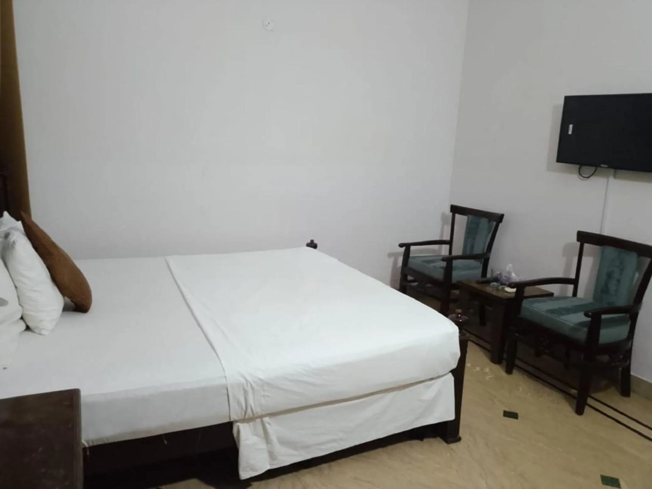 Bedroom, Bed in Overseas Guest House