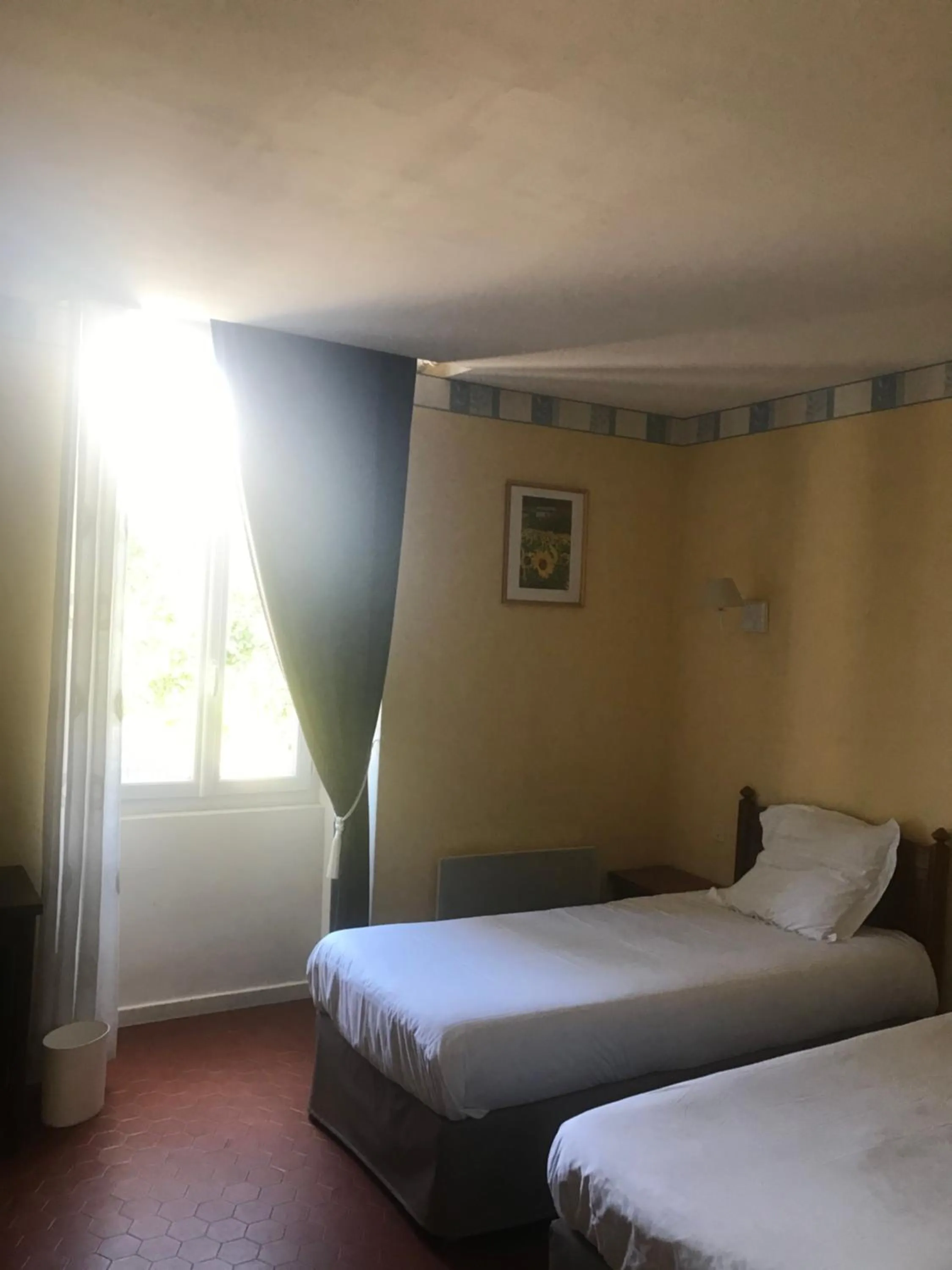 Bed in Hotel D'Albion