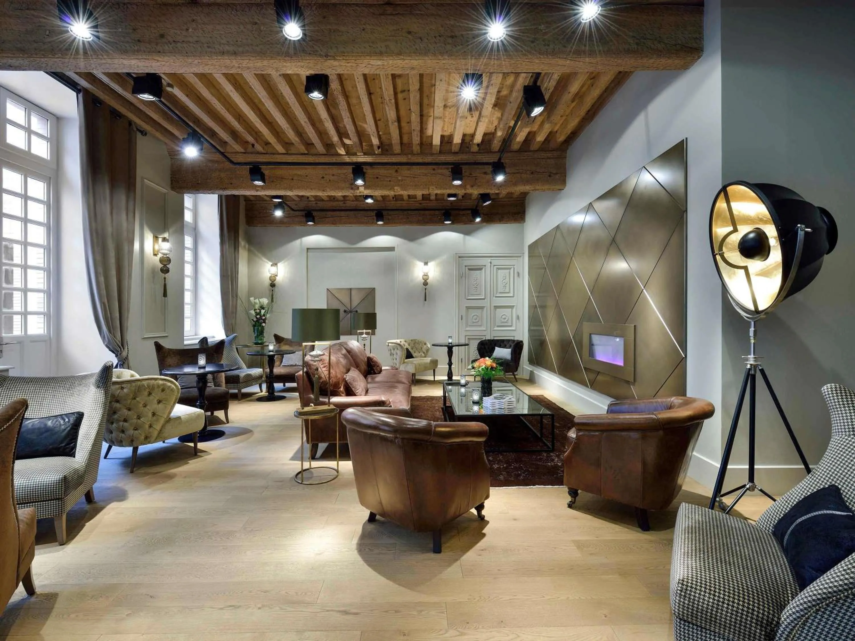Lounge or bar in La Cour des Consuls Hotel & Spa Toulouse - MGallery Collection
