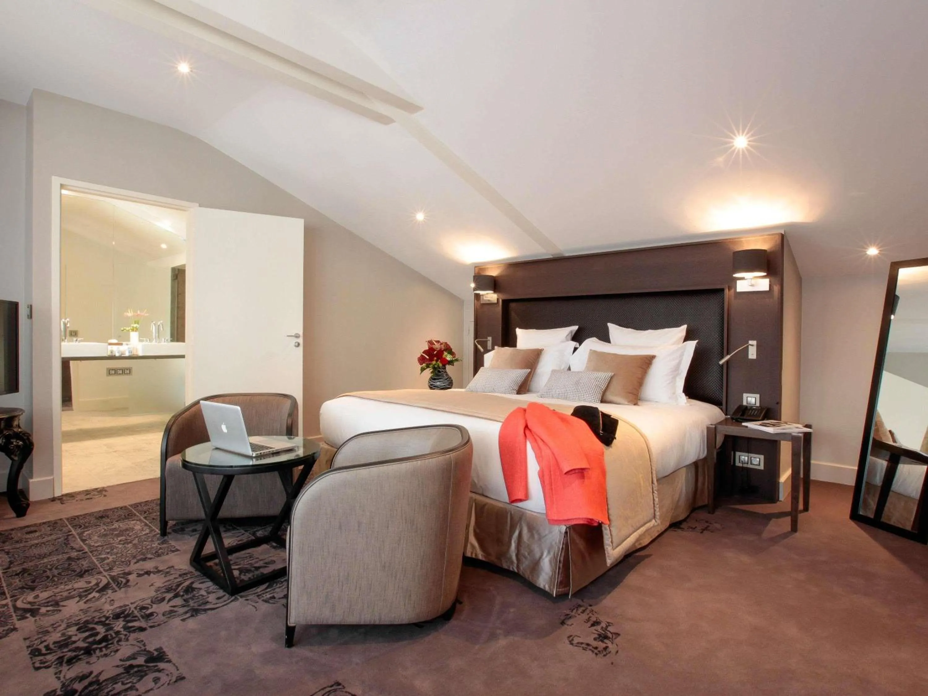 Bedroom, Bed in La Cour des Consuls Hotel & Spa Toulouse - MGallery Collection