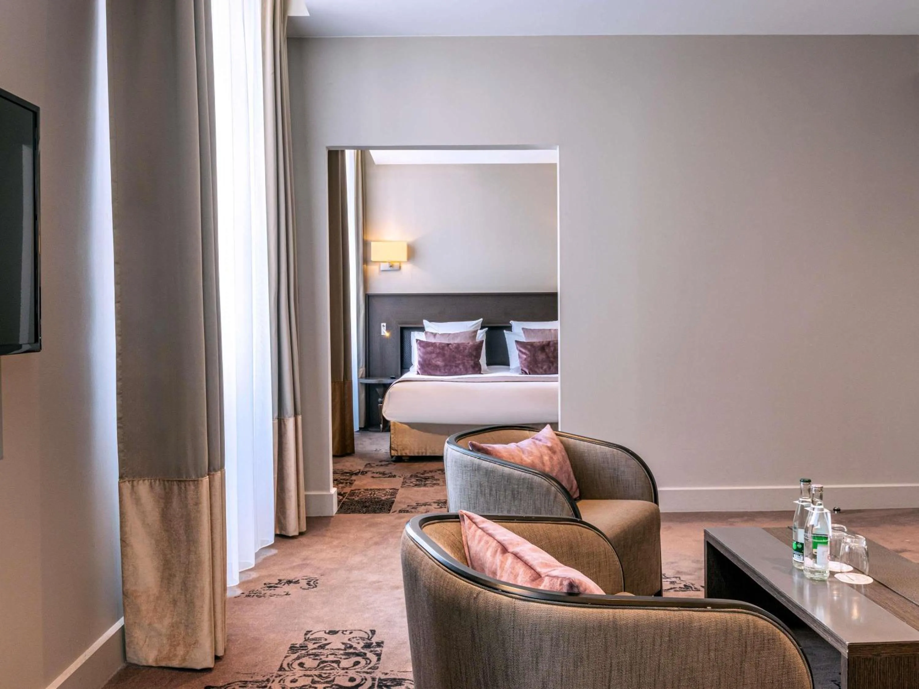 Bedroom, Bed in La Cour des Consuls Hotel & Spa Toulouse - MGallery Collection