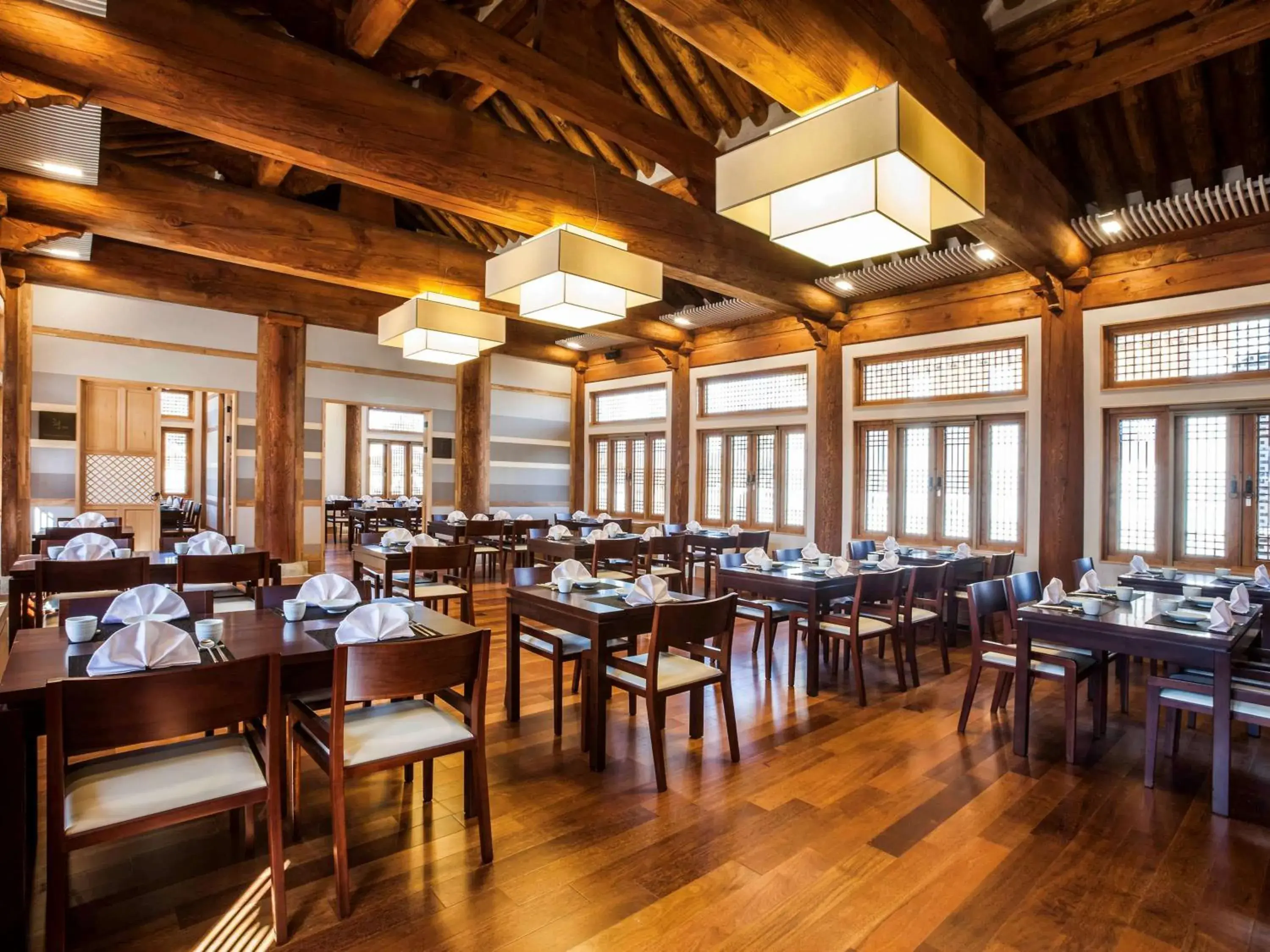 Restaurant/places to eat in Gyeongwonjae Ambassador Incheon Associated with Accor Restaurant/places to eat in Gyeongwonjae Ambassador Incheon Associated with Accor