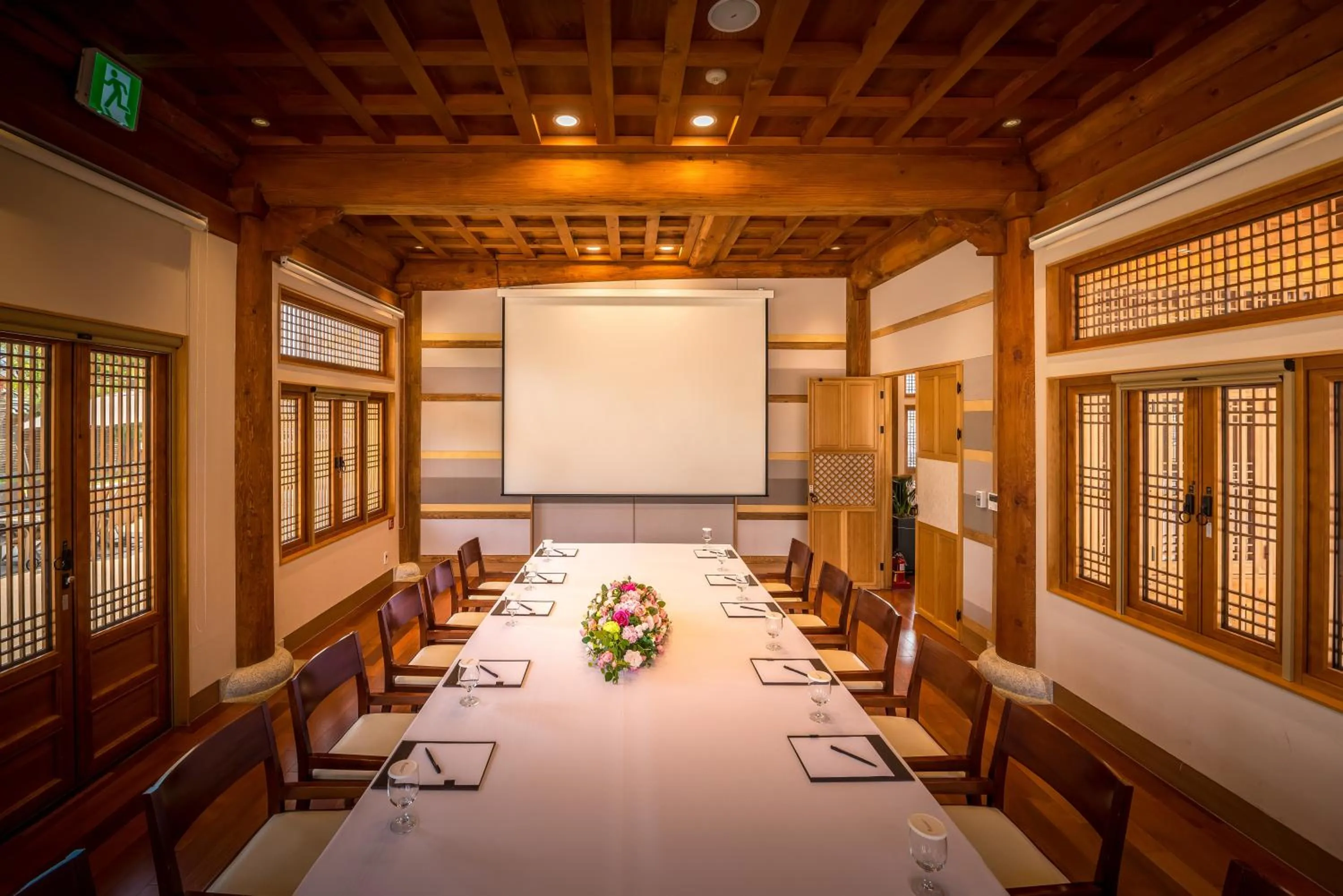 Restaurant/places to eat in Gyeongwonjae Ambassador Incheon Associated with Accor