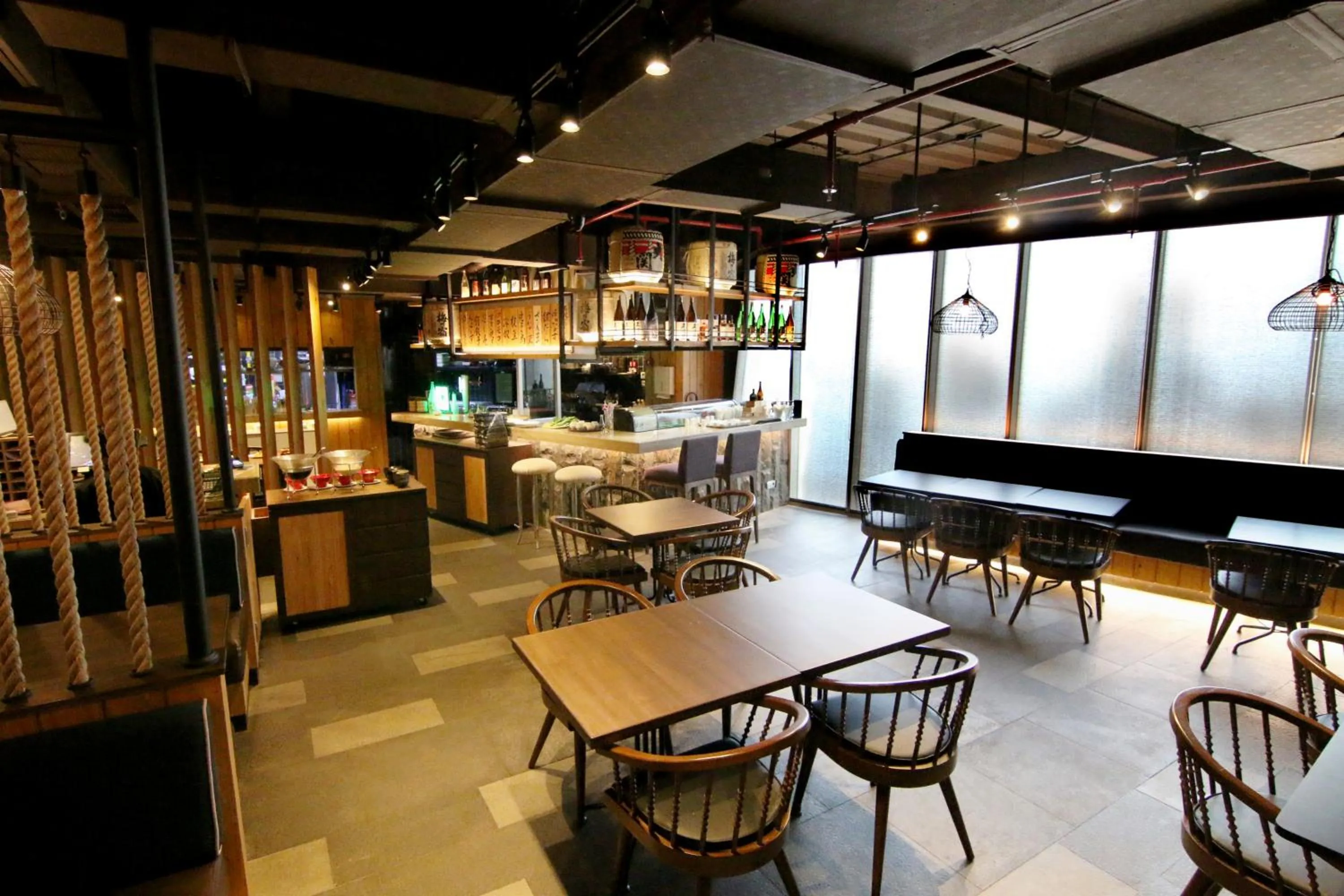 Restaurant/places to eat in Mercure Karawang