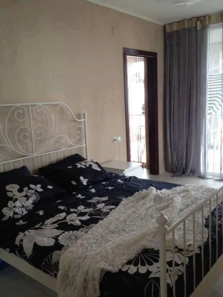 Property building, Bed in Mana-Mana