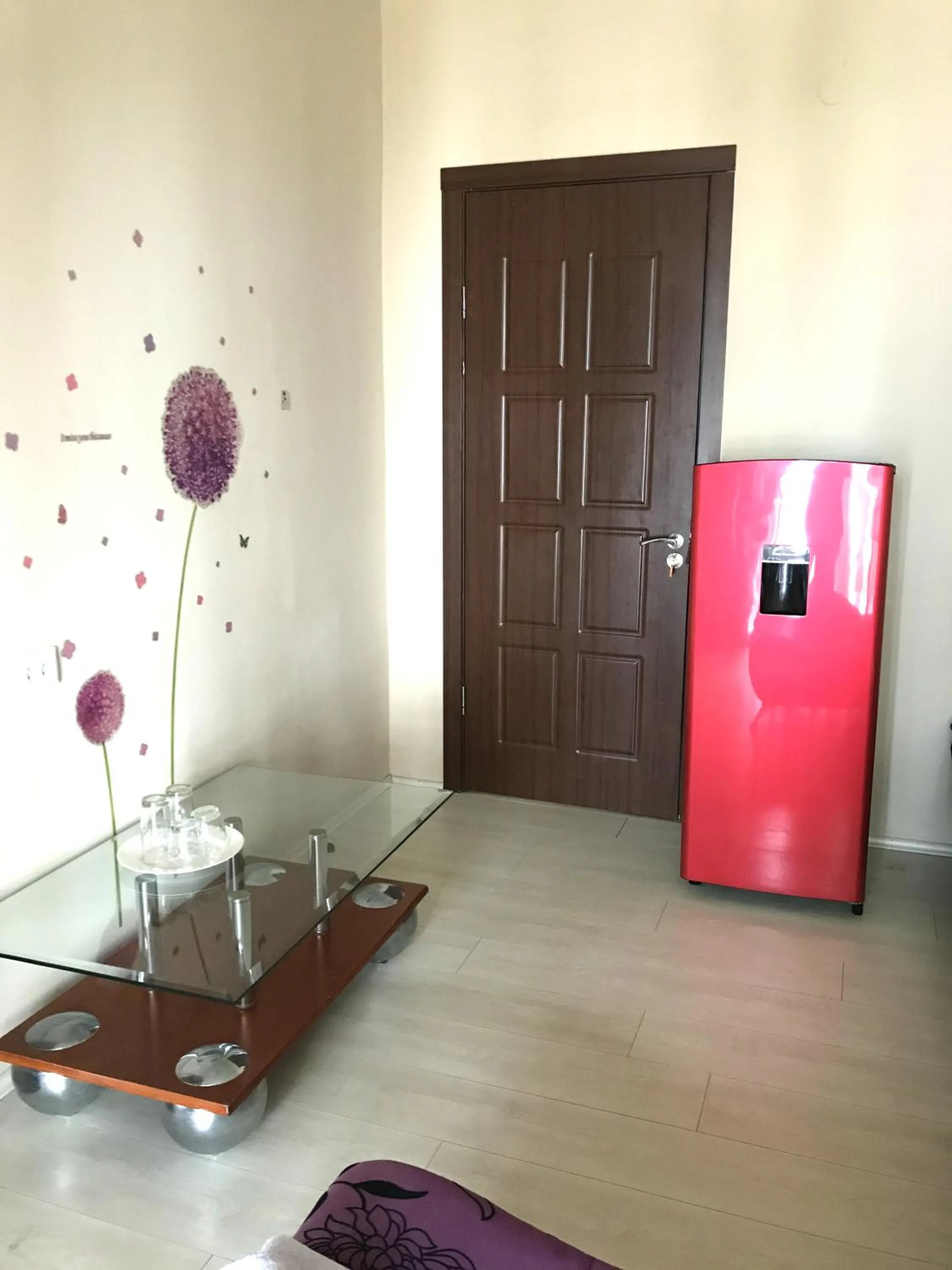 Photo of the whole room in Mana-Mana