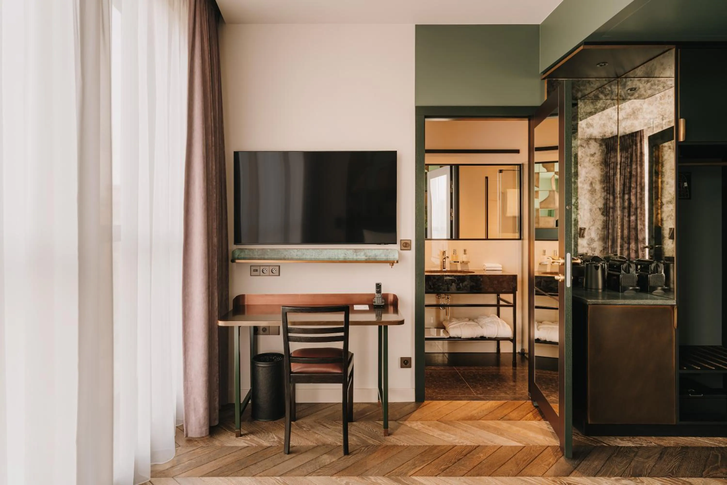 TV and multimedia in The Cyrus Hotel