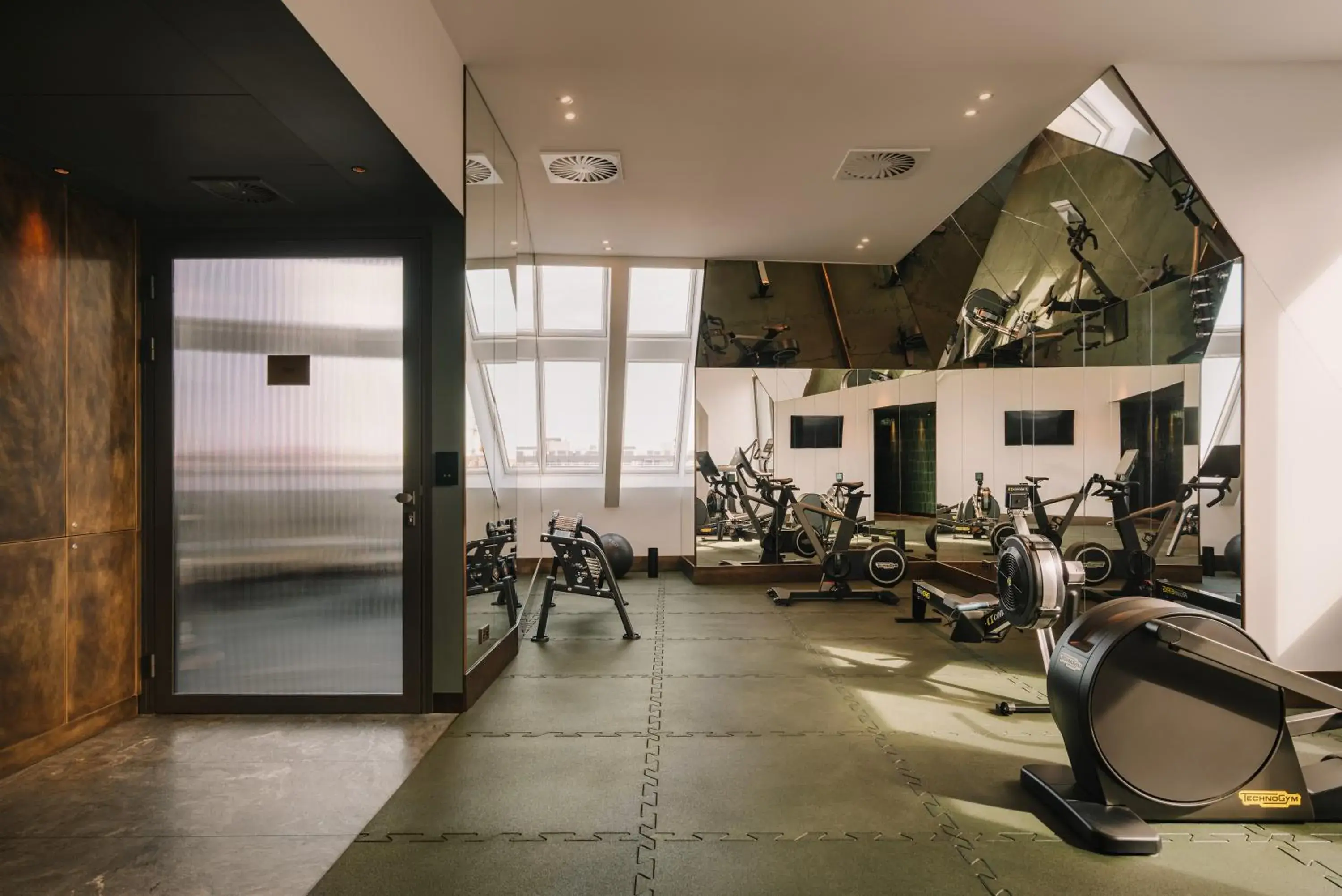 Fitness centre/facilities in The Cyrus Hotel Fitness centre/facilities in The Cyrus Hotel