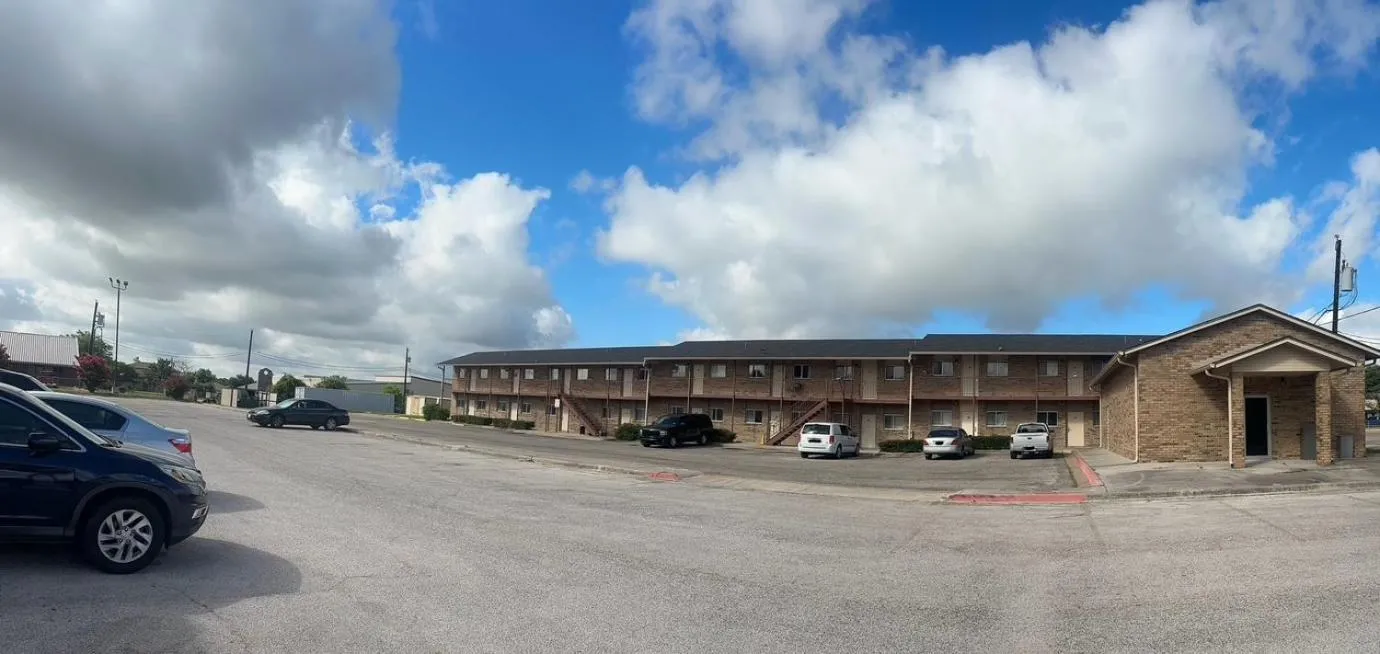 Hallmark Inn And Suites
