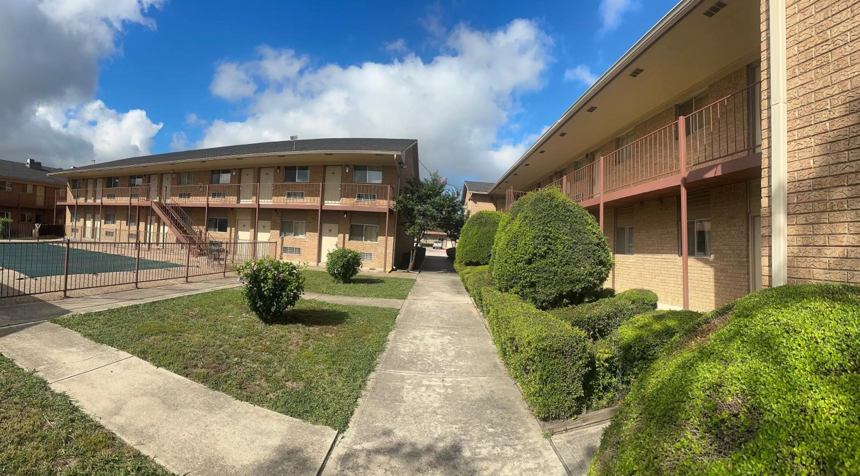 Hallmark Inn And Suites