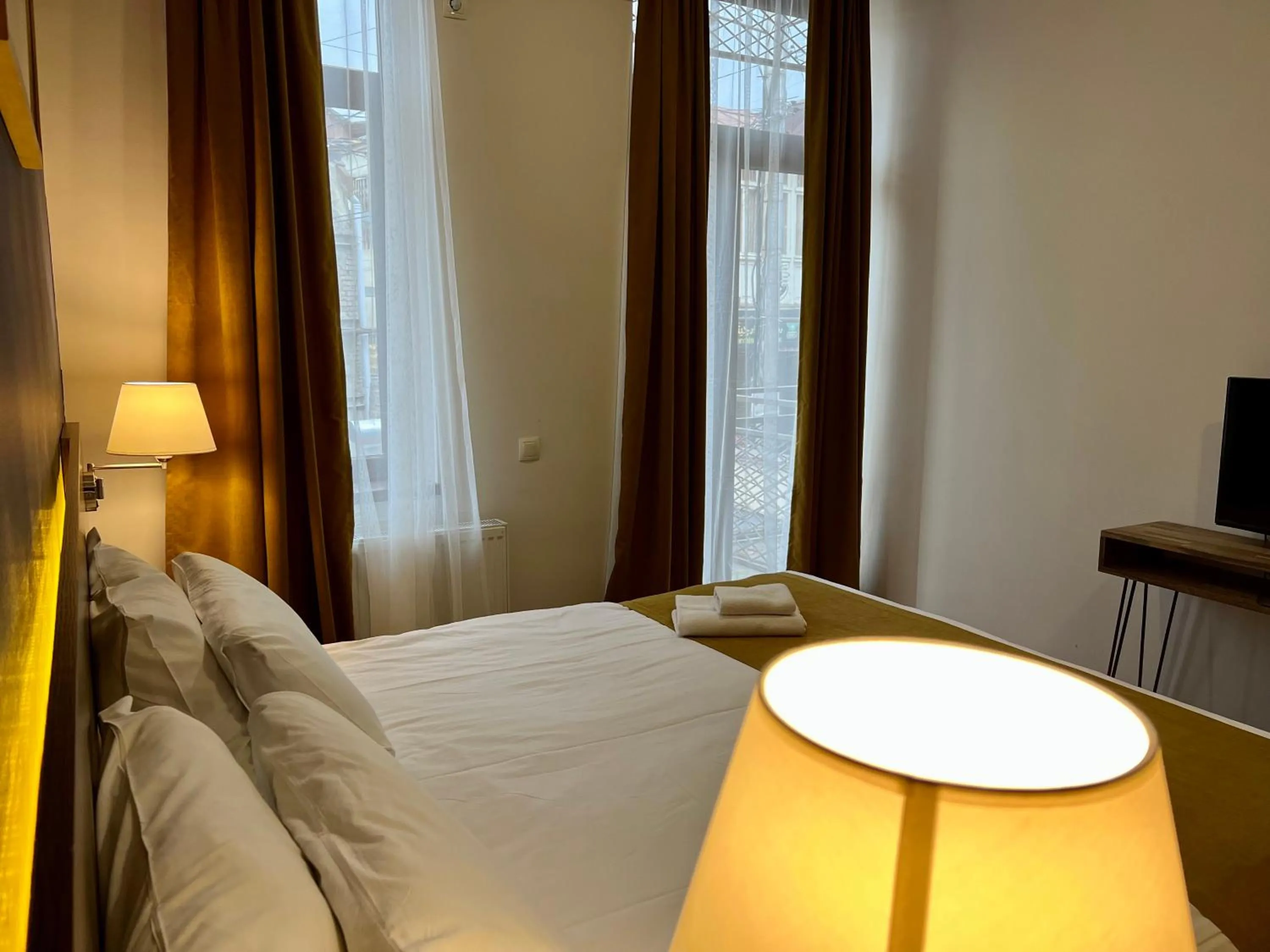 Communal lounge/ TV room, Bed in Point Hotel Tbilisi