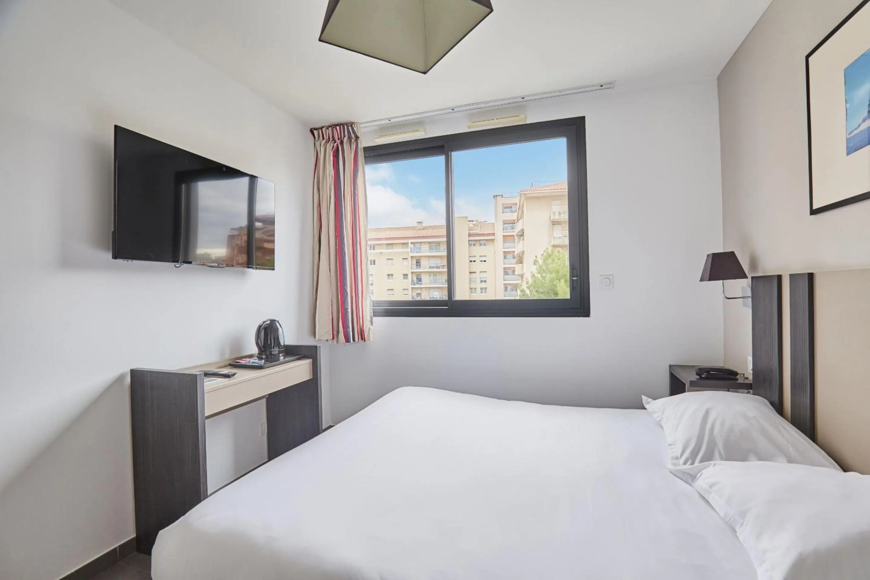 Bed in Appart'hôtel Odalys City - Marseille Prado