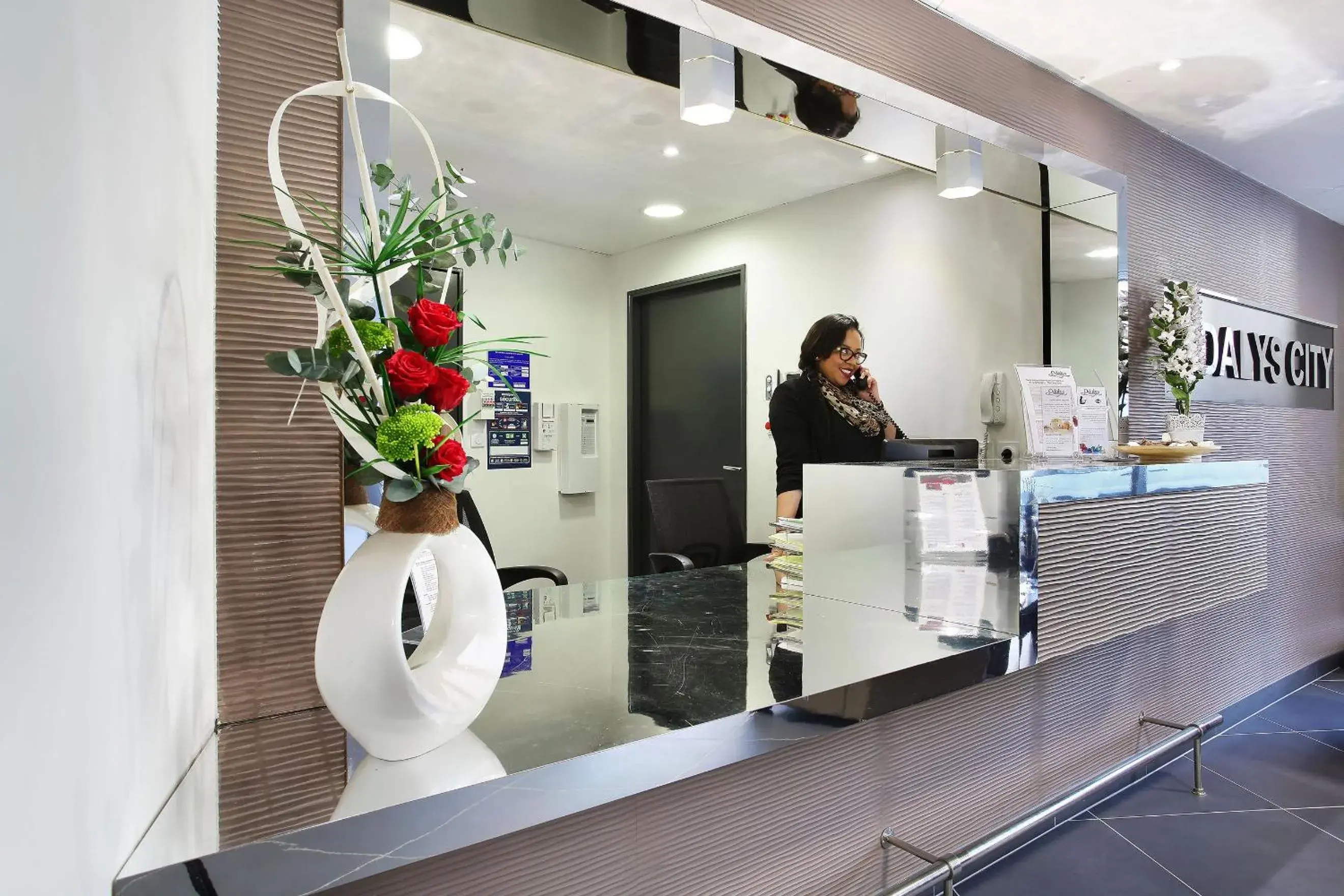 Lobby or reception in Appart'hôtel Odalys City - Marseille Prado Lobby or reception in Appart'hôtel Odalys City - Marseille Prado