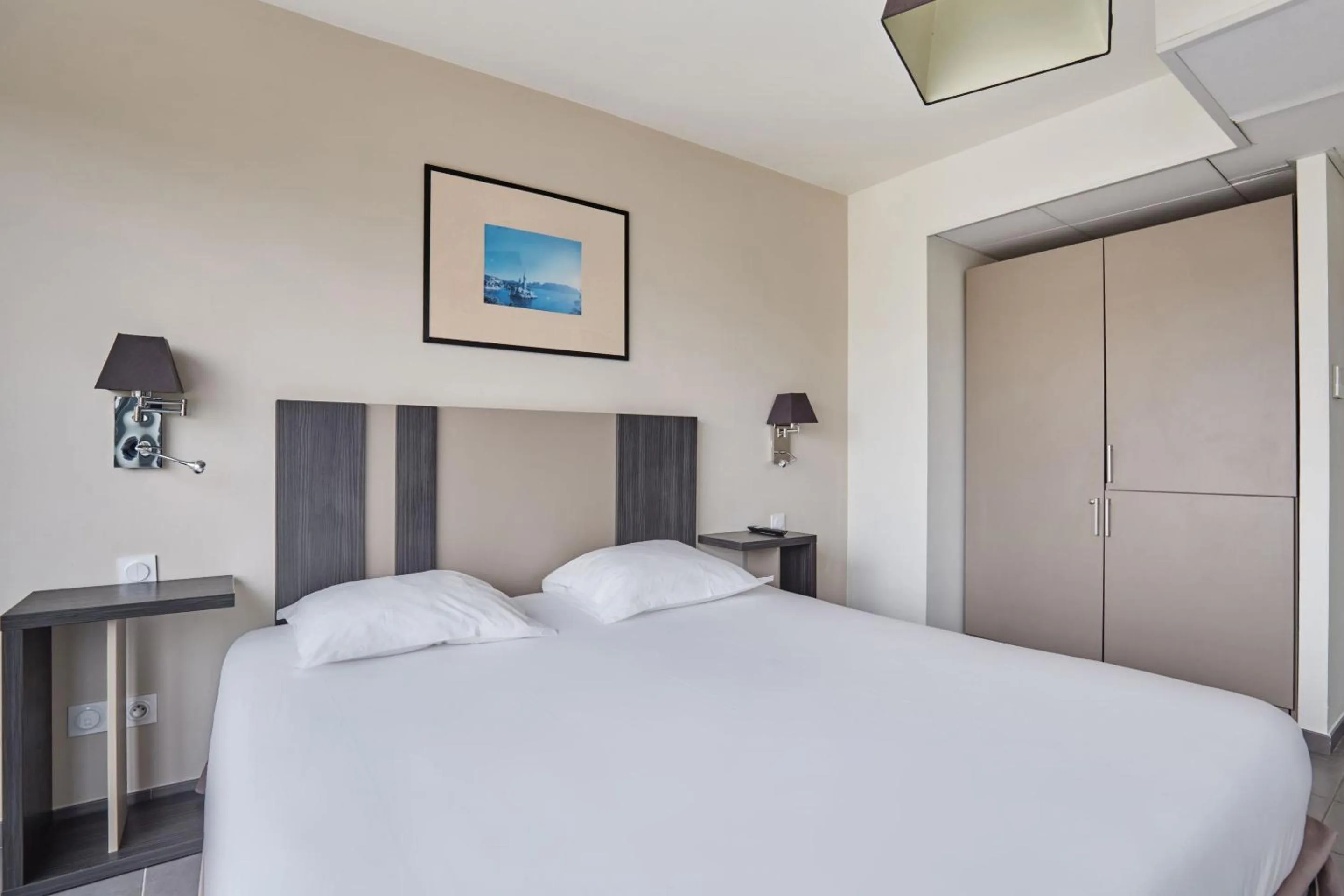 Bed in Appart'hôtel Odalys City - Marseille Prado