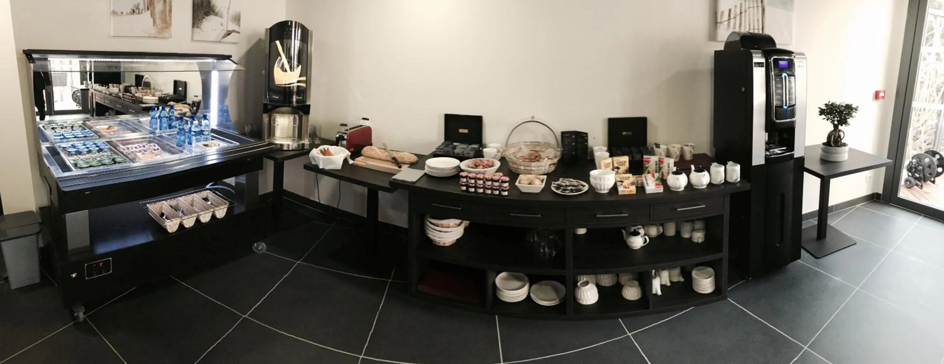 Buffet breakfast in Appart'hôtel Odalys City - Marseille Prado