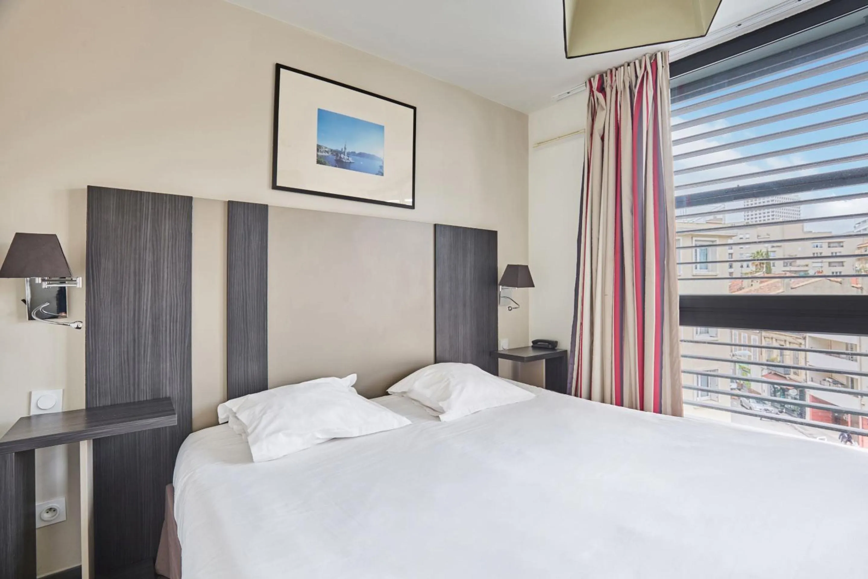 Bed in Appart'hôtel Odalys City - Marseille Prado